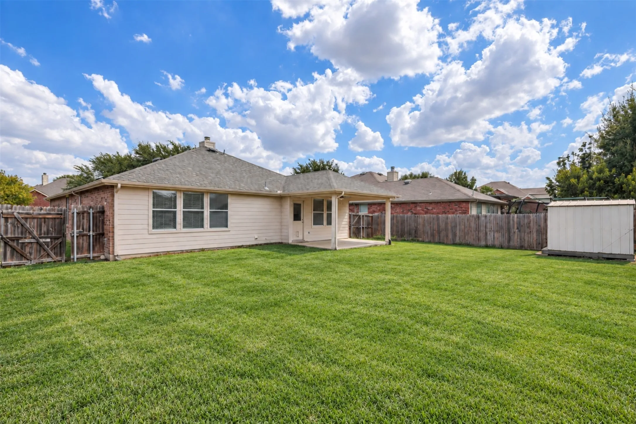 Single Family Residence For Sale in Kaufman County , 1003 Trickham Drive, Forney, Texas 75126, 3 Bedroom, 2 Bathroom, 2 Garage spaces, 1,493 Sqft, built in 2006, mls#21395480, Real Estate Agent in Forney, Homes For Sale in Kaufman county, Homes For Sale in Forney, Realtor in Forney Texas, Real Estate Brokerage Independent Realty Texas, Luminita Cordes Realtor