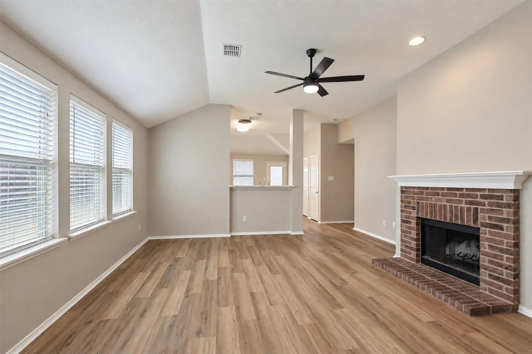 Single Family Residence For Sale in Kaufman County , 1003 Trickham Drive, Forney, Texas 75126, 3 Bedroom, 2 Bathroom, 2 Garage spaces, 1,493 Sqft, built in 2006, mls#21395480, Real Estate Agent in Forney, Homes For Sale in Kaufman county, Homes For Sale in Forney, Realtor in Forney Texas, Real Estate Brokerage Independent Realty Texas, Luminita Cordes Realtor