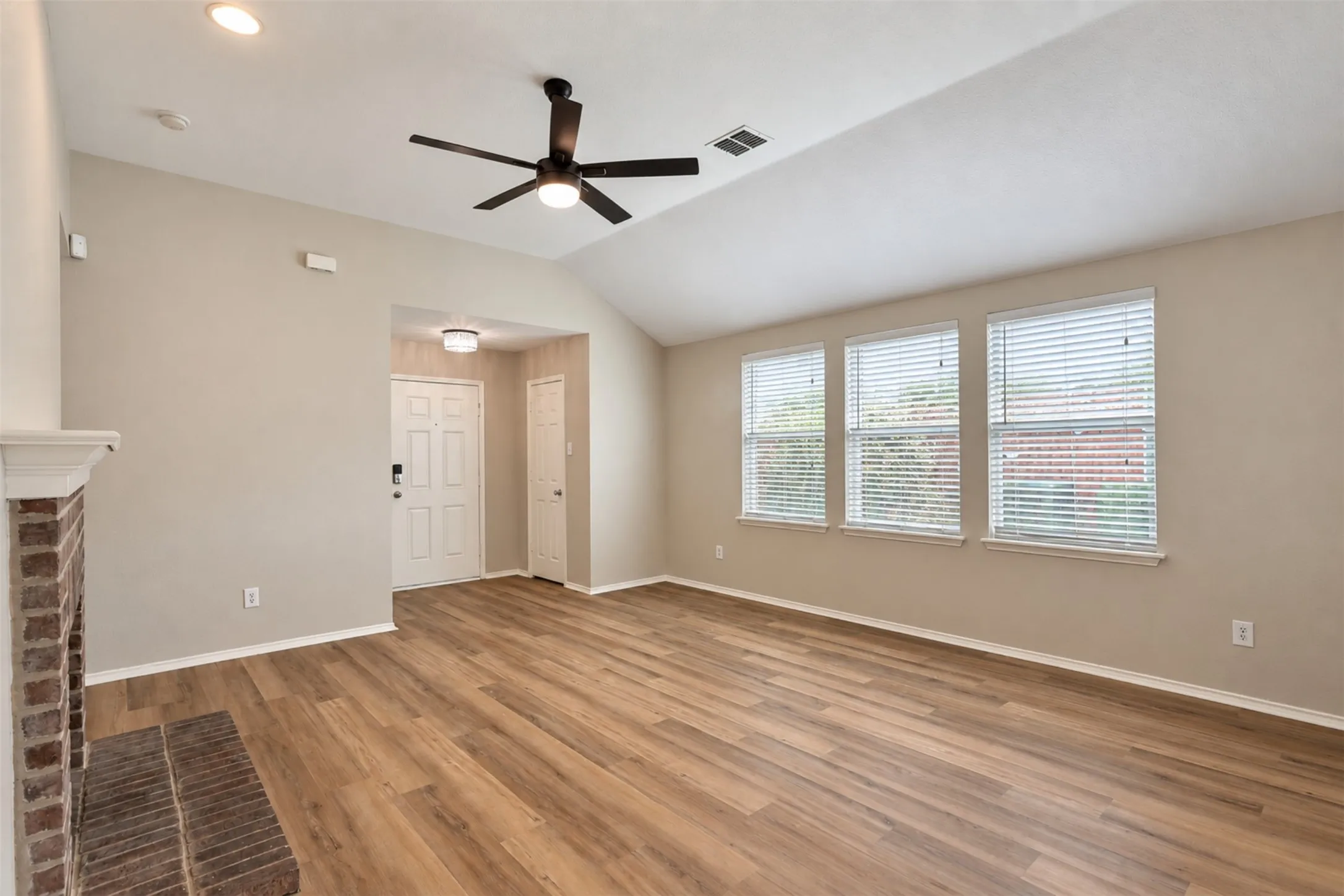 Single Family Residence For Sale in Kaufman County , 1003 Trickham Drive, Forney, Texas 75126, 3 Bedroom, 2 Bathroom, 2 Garage spaces, 1,493 Sqft, built in 2006, mls#21395480, Real Estate Agent in Forney, Homes For Sale in Kaufman county, Homes For Sale in Forney, Realtor in Forney Texas, Real Estate Brokerage Independent Realty Texas, Luminita Cordes Realtor