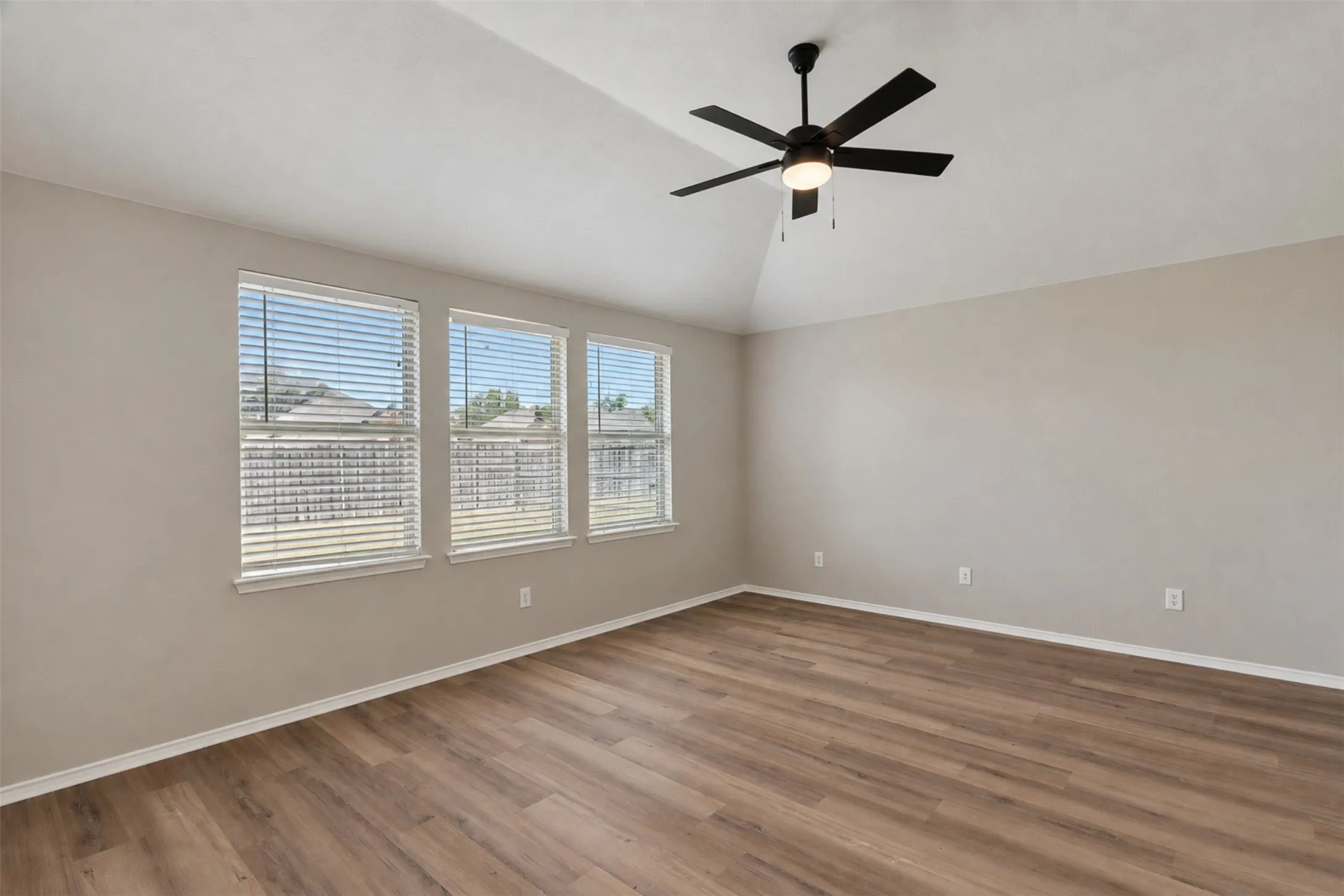 Single Family Residence For Sale in Kaufman County , 1003 Trickham Drive, Forney, Texas 75126, 3 Bedroom, 2 Bathroom, 2 Garage spaces, 1,493 Sqft, built in 2006, mls#21395480, Real Estate Agent in Forney, Homes For Sale in Kaufman county, Homes For Sale in Forney, Realtor in Forney Texas, Real Estate Brokerage Independent Realty Texas, Luminita Cordes Realtor