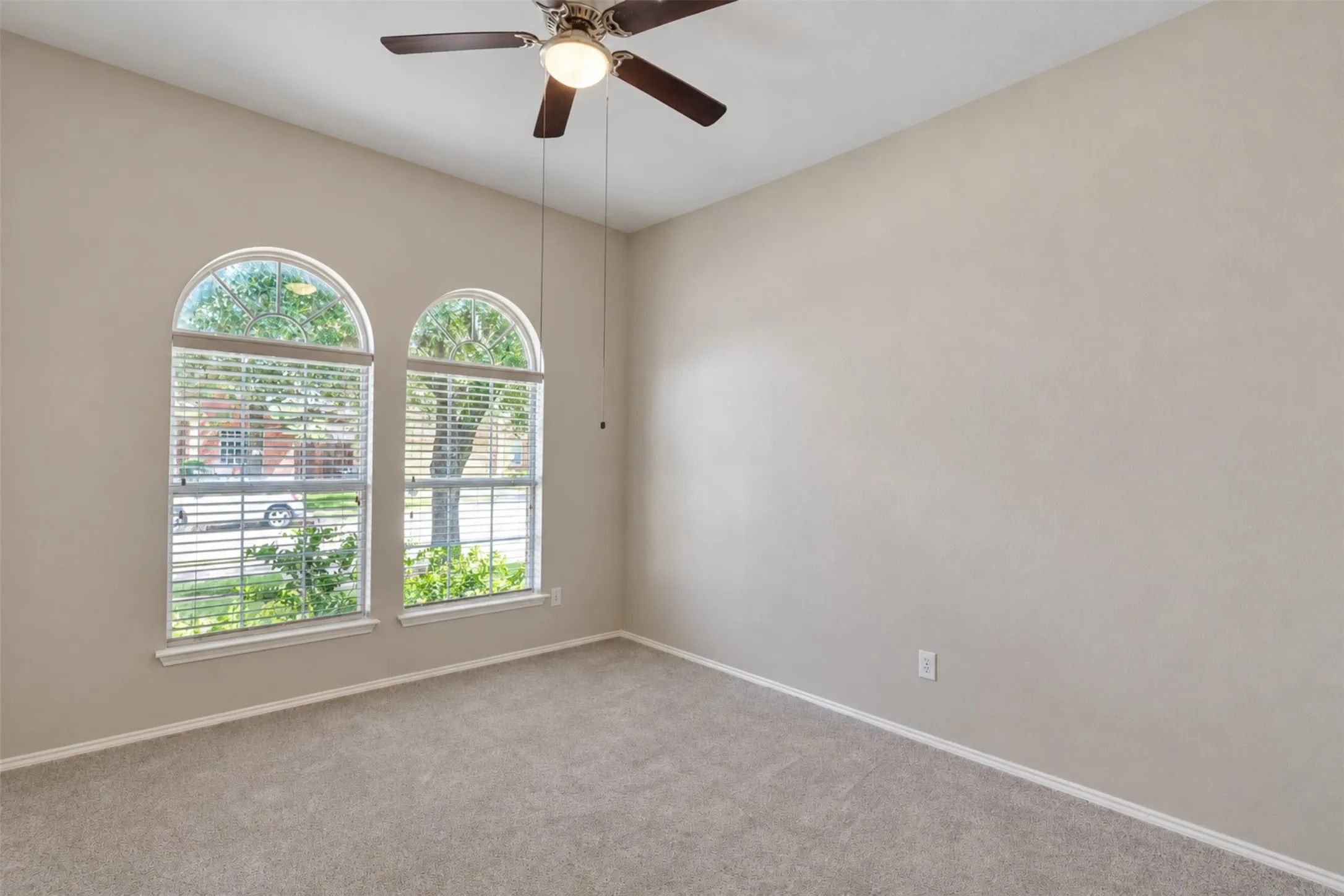 Single Family Residence For Sale in Kaufman County , 1003 Trickham Drive, Forney, Texas 75126, 3 Bedroom, 2 Bathroom, 2 Garage spaces, 1,493 Sqft, built in 2006, mls#21395480, Real Estate Agent in Forney, Homes For Sale in Kaufman county, Homes For Sale in Forney, Realtor in Forney Texas, Real Estate Brokerage Independent Realty Texas, Luminita Cordes Realtor
