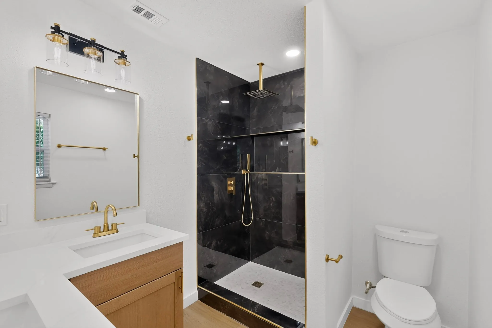 Single Family Residence For Sale in Dallas County , 206 W Ridgewood Drive, Garland, Texas 75041, 4 Bedroom, 2 Bathroom, Garage spaces, 1,400 Sqft, built in 1955, mls#21392879, Real Estate Agent in Garland, Homes For Sale in Dallas county, Homes For Sale in Garland, Realtor in Garland Texas, Real Estate Brokerage Independent Realty Texas, Luminita Cordes Realtor