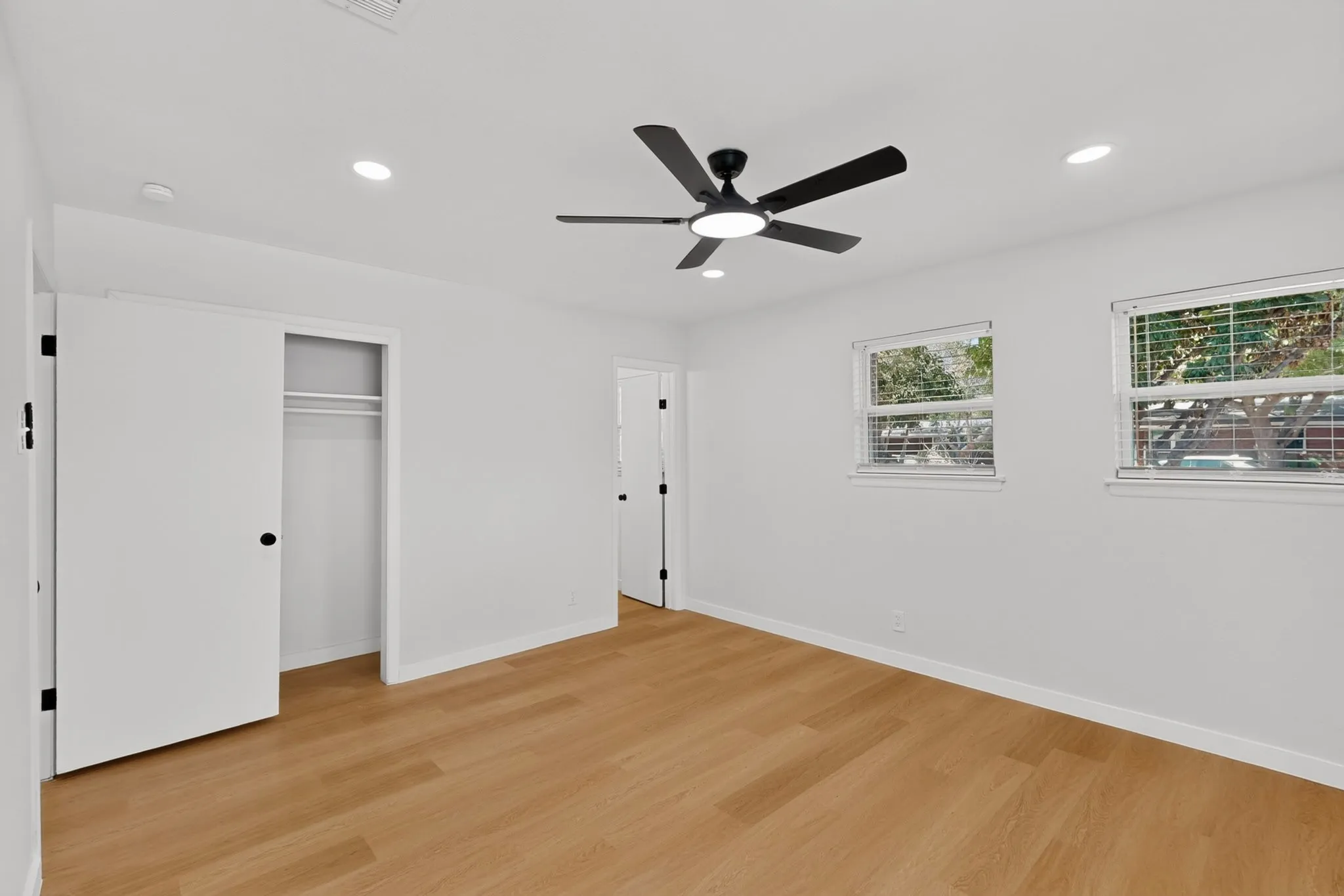 Single Family Residence For Sale in Dallas County , 206 W Ridgewood Drive, Garland, Texas 75041, 4 Bedroom, 2 Bathroom, Garage spaces, 1,400 Sqft, built in 1955, mls#21392879, Real Estate Agent in Garland, Homes For Sale in Dallas county, Homes For Sale in Garland, Realtor in Garland Texas, Real Estate Brokerage Independent Realty Texas, Luminita Cordes Realtor