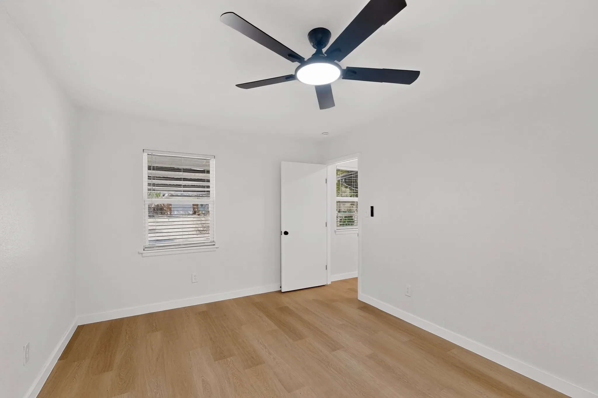 Single Family Residence For Sale in Dallas County , 206 W Ridgewood Drive, Garland, Texas 75041, 4 Bedroom, 2 Bathroom, Garage spaces, 1,400 Sqft, built in 1955, mls#21392879, Real Estate Agent in Garland, Homes For Sale in Dallas county, Homes For Sale in Garland, Realtor in Garland Texas, Real Estate Brokerage Independent Realty Texas, Luminita Cordes Realtor
