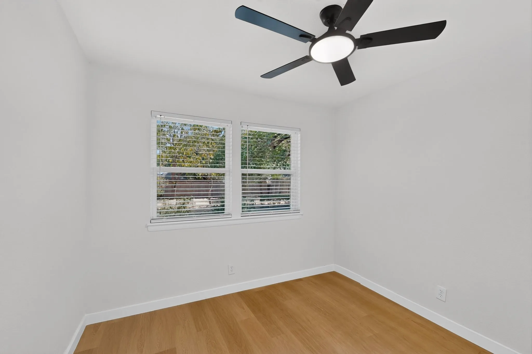 Single Family Residence For Sale in Dallas County , 206 W Ridgewood Drive, Garland, Texas 75041, 4 Bedroom, 2 Bathroom, Garage spaces, 1,400 Sqft, built in 1955, mls#21392879, Real Estate Agent in Garland, Homes For Sale in Dallas county, Homes For Sale in Garland, Realtor in Garland Texas, Real Estate Brokerage Independent Realty Texas, Luminita Cordes Realtor