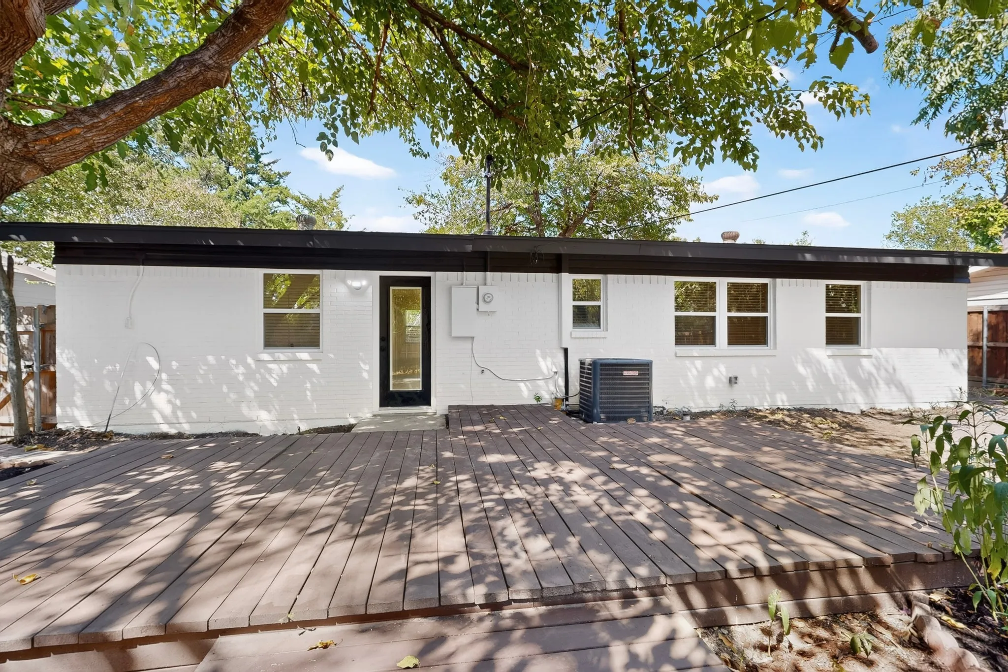 Single Family Residence For Sale in Dallas County , 206 W Ridgewood Drive, Garland, Texas 75041, 4 Bedroom, 2 Bathroom, Garage spaces, 1,400 Sqft, built in 1955, mls#21392879, Real Estate Agent in Garland, Homes For Sale in Dallas county, Homes For Sale in Garland, Realtor in Garland Texas, Real Estate Brokerage Independent Realty Texas, Luminita Cordes Realtor