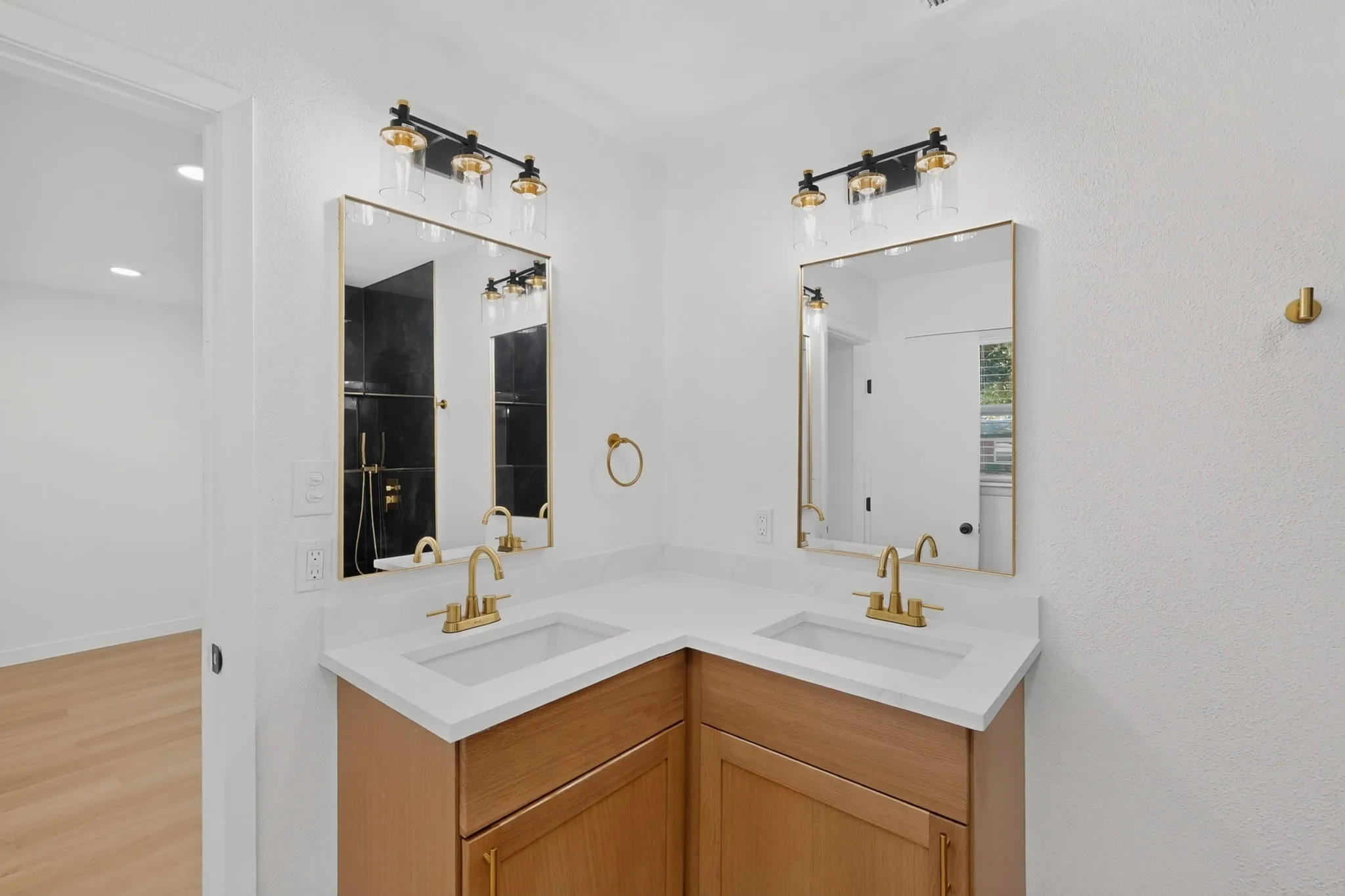 Single Family Residence For Sale in Dallas County , 206 W Ridgewood Drive, Garland, Texas 75041, 4 Bedroom, 2 Bathroom, Garage spaces, 1,400 Sqft, built in 1955, mls#21392879, Real Estate Agent in Garland, Homes For Sale in Dallas county, Homes For Sale in Garland, Realtor in Garland Texas, Real Estate Brokerage Independent Realty Texas, Luminita Cordes Realtor