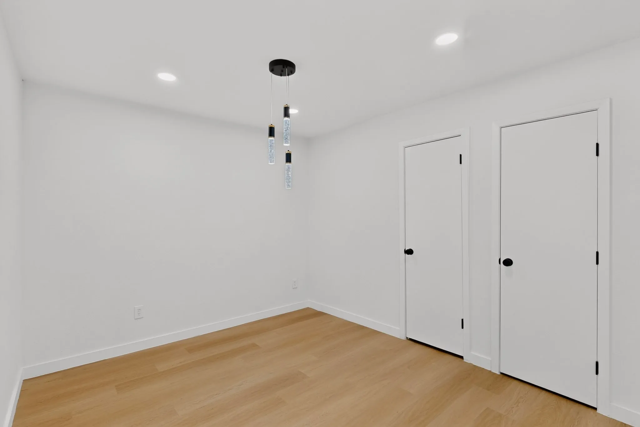 Single Family Residence For Sale in Dallas County , 206 W Ridgewood Drive, Garland, Texas 75041, 4 Bedroom, 2 Bathroom, Garage spaces, 1,400 Sqft, built in 1955, mls#21392879, Real Estate Agent in Garland, Homes For Sale in Dallas county, Homes For Sale in Garland, Realtor in Garland Texas, Real Estate Brokerage Independent Realty Texas, Luminita Cordes Realtor