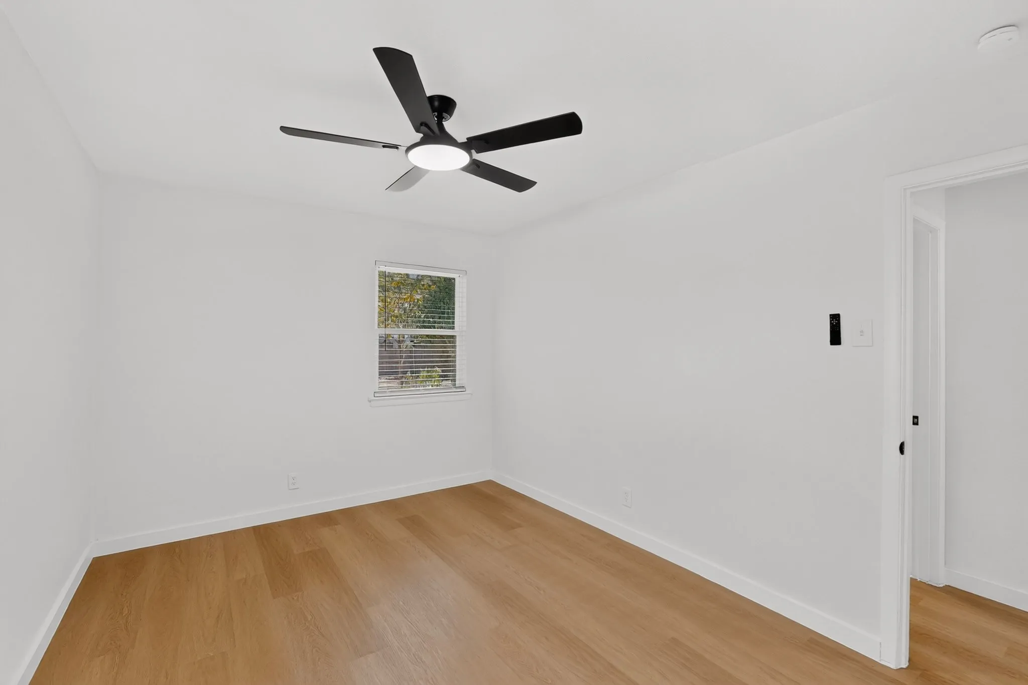 Single Family Residence For Sale in Dallas County , 206 W Ridgewood Drive, Garland, Texas 75041, 4 Bedroom, 2 Bathroom, Garage spaces, 1,400 Sqft, built in 1955, mls#21392879, Real Estate Agent in Garland, Homes For Sale in Dallas county, Homes For Sale in Garland, Realtor in Garland Texas, Real Estate Brokerage Independent Realty Texas, Luminita Cordes Realtor