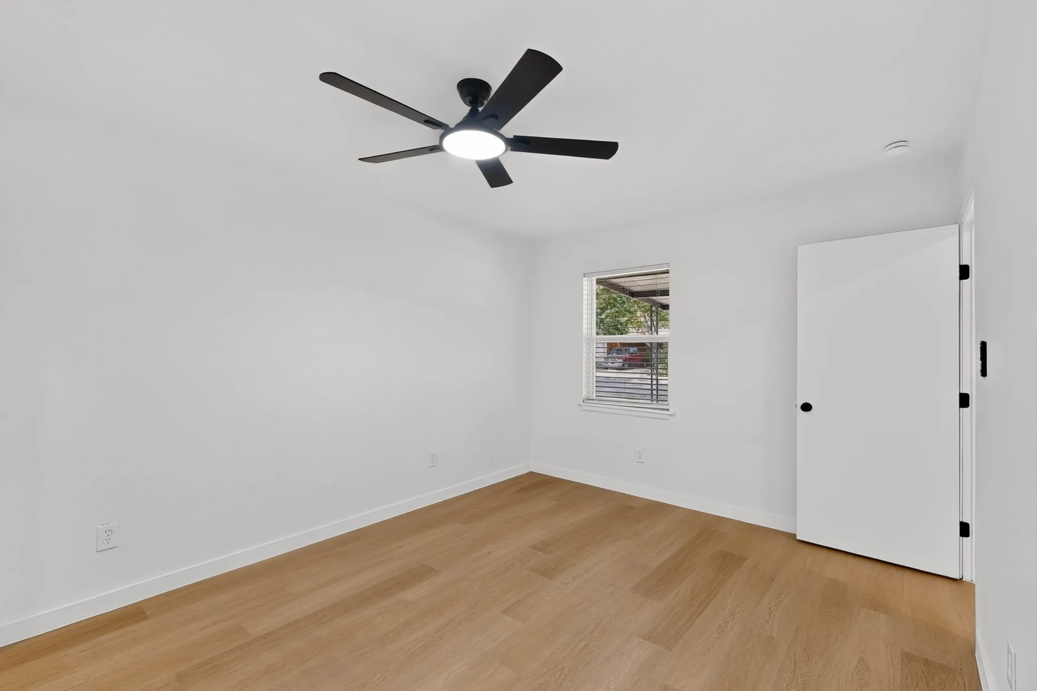 Single Family Residence For Sale in Dallas County , 206 W Ridgewood Drive, Garland, Texas 75041, 4 Bedroom, 2 Bathroom, Garage spaces, 1,400 Sqft, built in 1955, mls#21392879, Real Estate Agent in Garland, Homes For Sale in Dallas county, Homes For Sale in Garland, Realtor in Garland Texas, Real Estate Brokerage Independent Realty Texas, Luminita Cordes Realtor