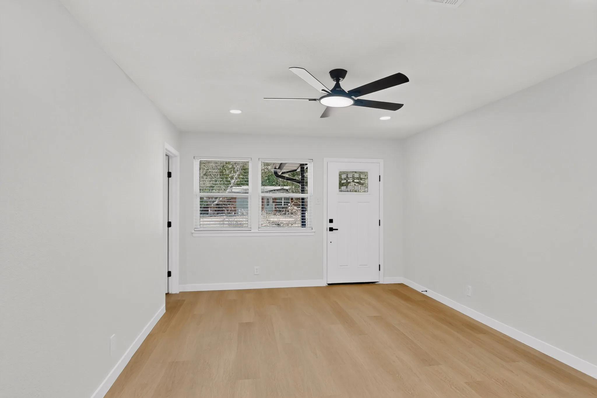 Single Family Residence For Sale in Dallas County , 206 W Ridgewood Drive, Garland, Texas 75041, 4 Bedroom, 2 Bathroom, Garage spaces, 1,400 Sqft, built in 1955, mls#21392879, Real Estate Agent in Garland, Homes For Sale in Dallas county, Homes For Sale in Garland, Realtor in Garland Texas, Real Estate Brokerage Independent Realty Texas, Luminita Cordes Realtor