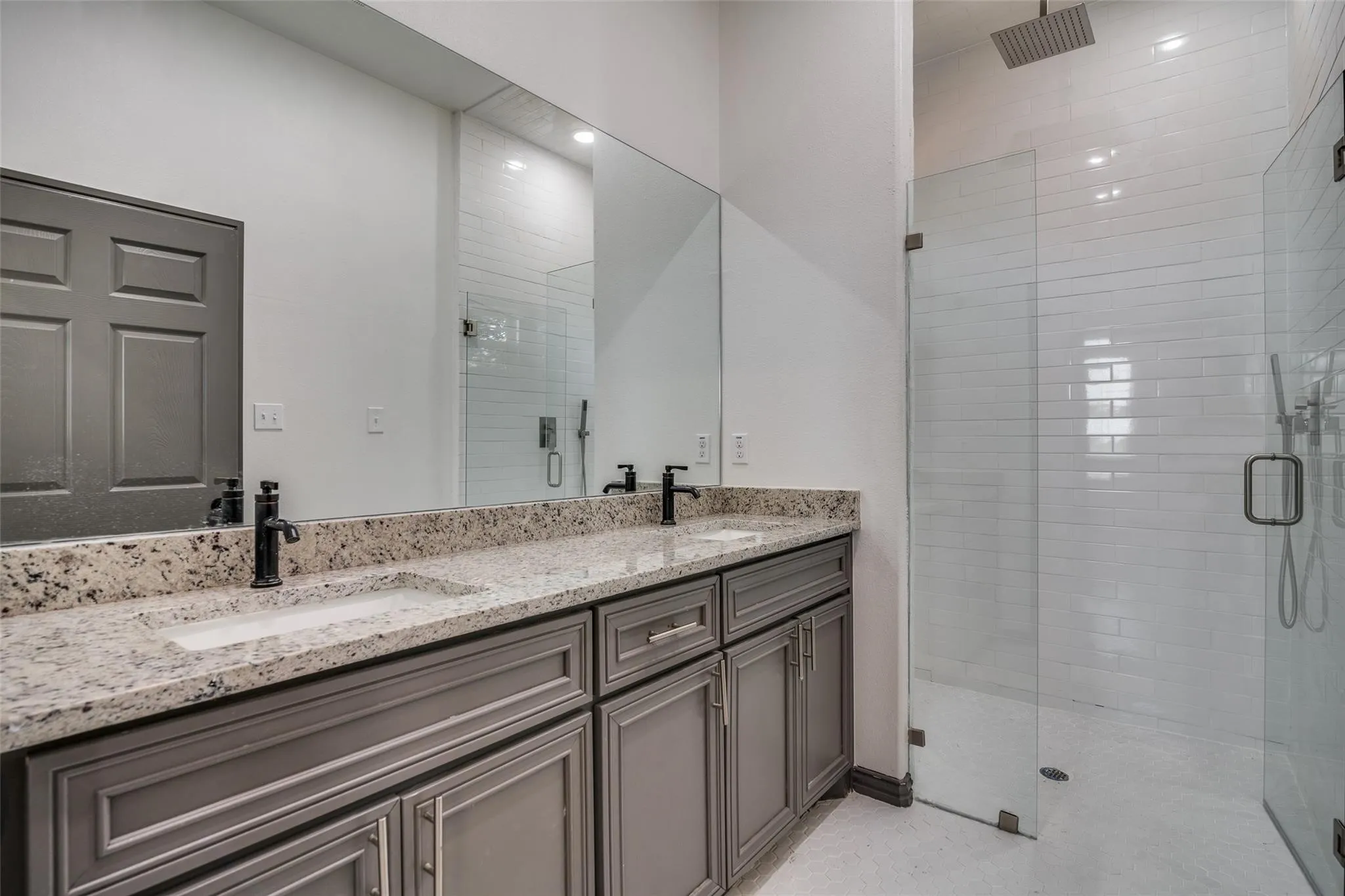 Single Family Residence For Sale in Hunt County , 701 Lakeland Drive, West Tawakoni, Texas 75474, 3 Bedroom, 2 Bathroom, 2 Garage spaces, 1,652 Sqft, built in 2023, mls#21394029, Real Estate Agent in West Tawakoni, Homes For Sale in Hunt county, Homes For Sale in West Tawakoni, Realtor in West Tawakoni Texas, Real Estate Brokerage Independent Realty Texas, Luminita Cordes Realtor