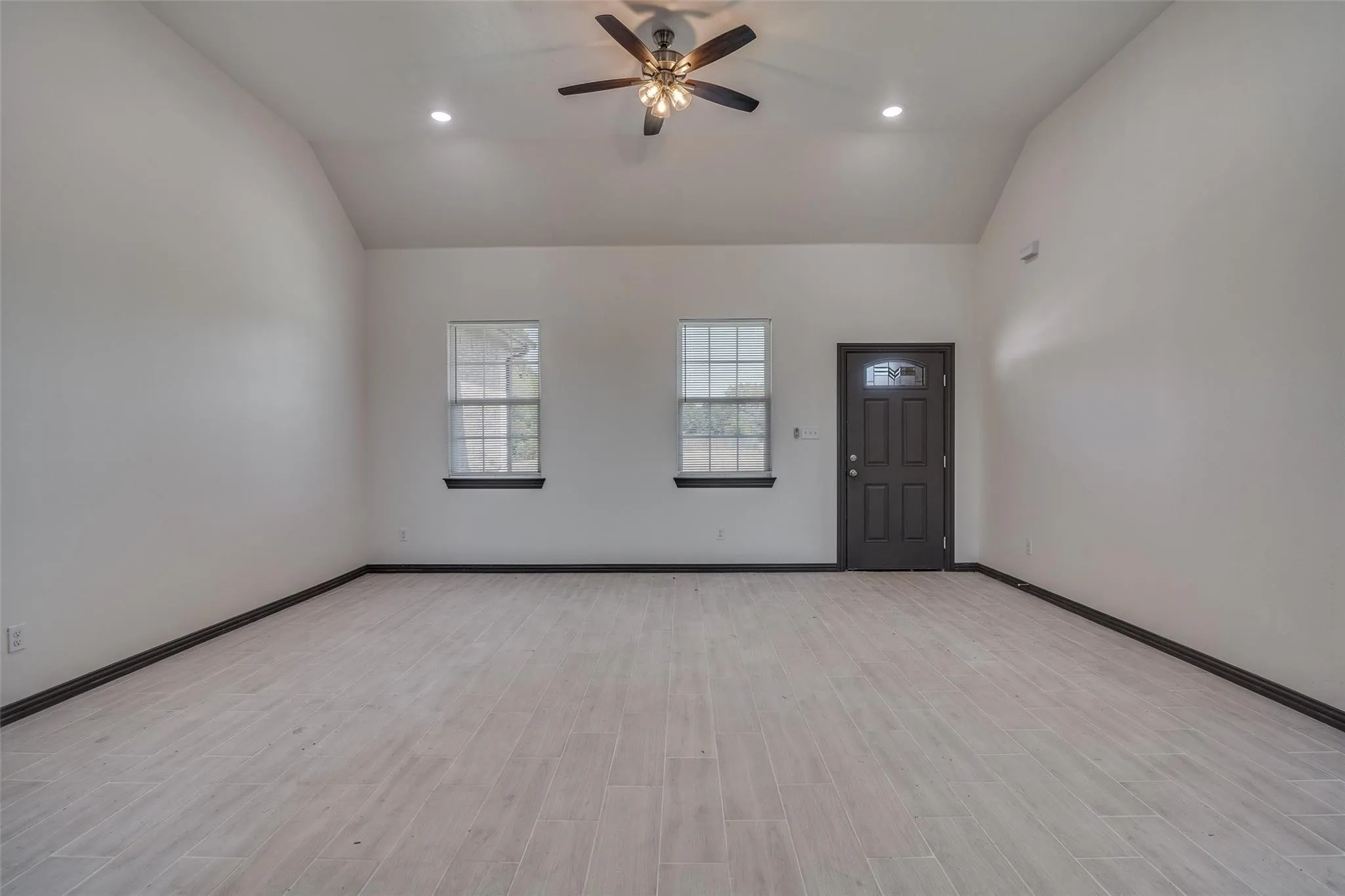 Single Family Residence For Sale in Hunt County , 701 Lakeland Drive, West Tawakoni, Texas 75474, 3 Bedroom, 2 Bathroom, 2 Garage spaces, 1,652 Sqft, built in 2023, mls#21394029, Real Estate Agent in West Tawakoni, Homes For Sale in Hunt county, Homes For Sale in West Tawakoni, Realtor in West Tawakoni Texas, Real Estate Brokerage Independent Realty Texas, Luminita Cordes Realtor