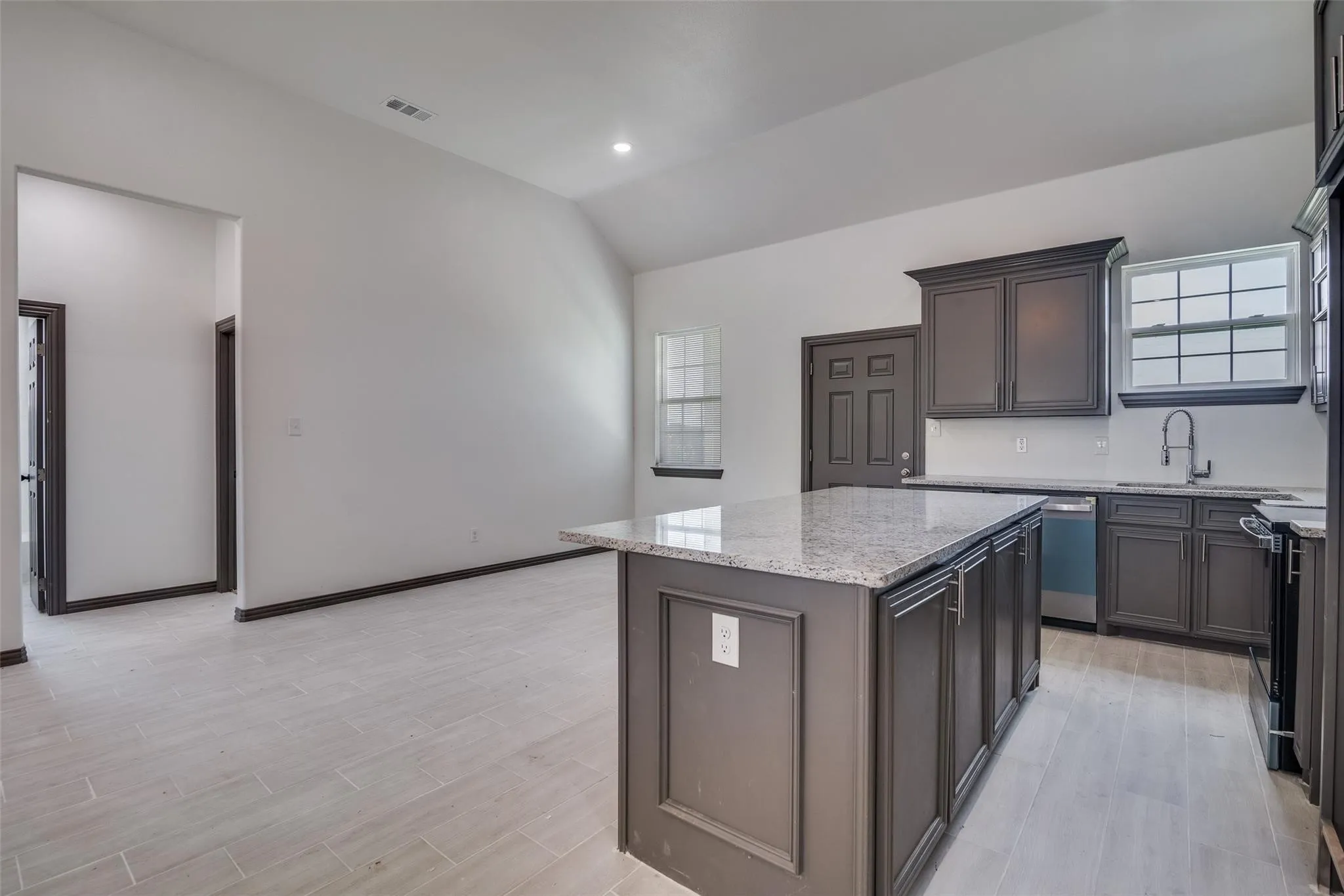 Single Family Residence For Sale in Hunt County , 701 Lakeland Drive, West Tawakoni, Texas 75474, 3 Bedroom, 2 Bathroom, 2 Garage spaces, 1,652 Sqft, built in 2023, mls#21394029, Real Estate Agent in West Tawakoni, Homes For Sale in Hunt county, Homes For Sale in West Tawakoni, Realtor in West Tawakoni Texas, Real Estate Brokerage Independent Realty Texas, Luminita Cordes Realtor