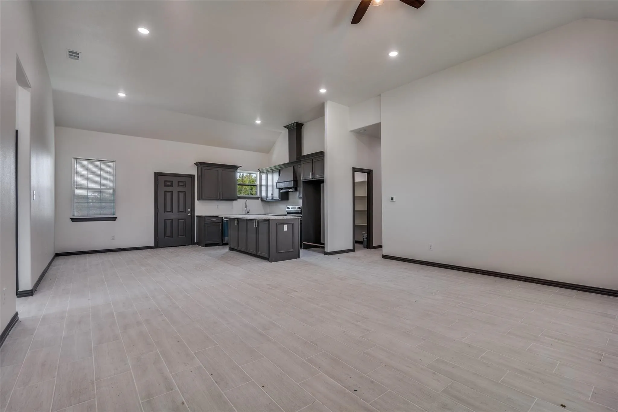 Single Family Residence For Sale in Hunt County , 701 Lakeland Drive, West Tawakoni, Texas 75474, 3 Bedroom, 2 Bathroom, 2 Garage spaces, 1,652 Sqft, built in 2023, mls#21394029, Real Estate Agent in West Tawakoni, Homes For Sale in Hunt county, Homes For Sale in West Tawakoni, Realtor in West Tawakoni Texas, Real Estate Brokerage Independent Realty Texas, Luminita Cordes Realtor