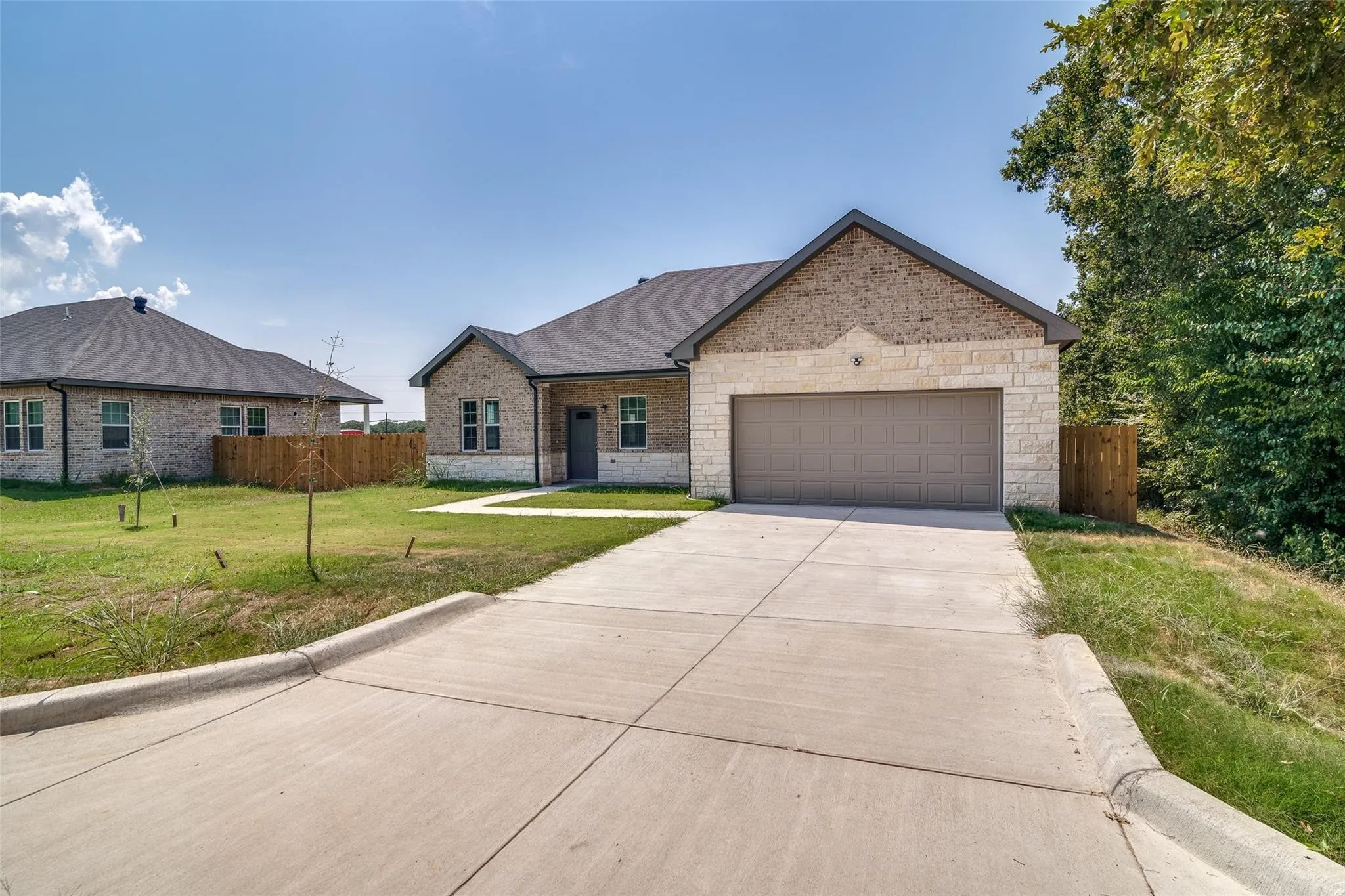 Single Family Residence For Sale in Hunt County , 701 Lakeland Drive, West Tawakoni, Texas 75474, 3 Bedroom, 2 Bathroom, 2 Garage spaces, 1,652 Sqft, built in 2023, mls#21394029, Real Estate Agent in West Tawakoni, Homes For Sale in Hunt county, Homes For Sale in West Tawakoni, Realtor in West Tawakoni Texas, Real Estate Brokerage Independent Realty Texas, Luminita Cordes Realtor
