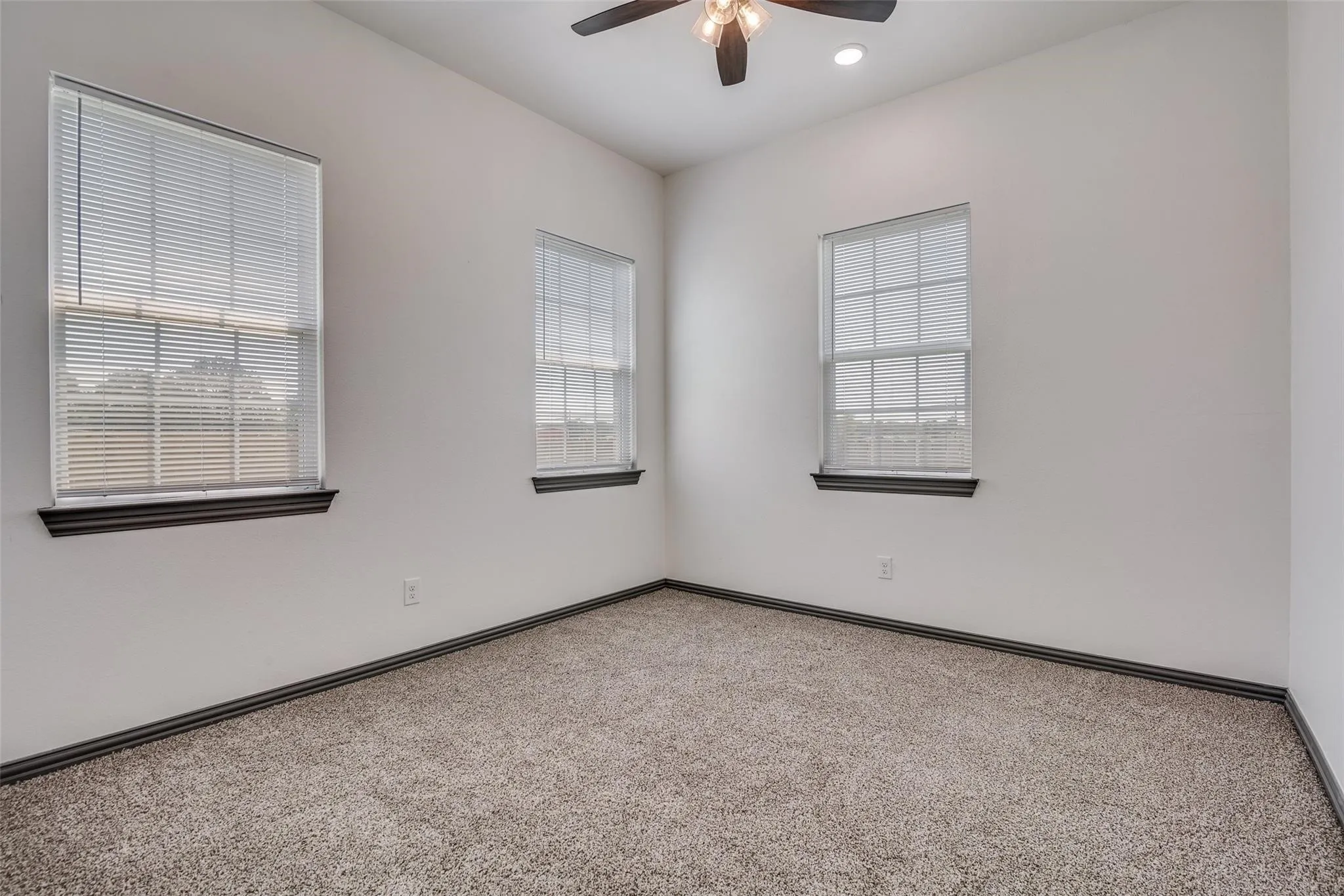 Single Family Residence For Sale in Hunt County , 701 Lakeland Drive, West Tawakoni, Texas 75474, 3 Bedroom, 2 Bathroom, 2 Garage spaces, 1,652 Sqft, built in 2023, mls#21394029, Real Estate Agent in West Tawakoni, Homes For Sale in Hunt county, Homes For Sale in West Tawakoni, Realtor in West Tawakoni Texas, Real Estate Brokerage Independent Realty Texas, Luminita Cordes Realtor