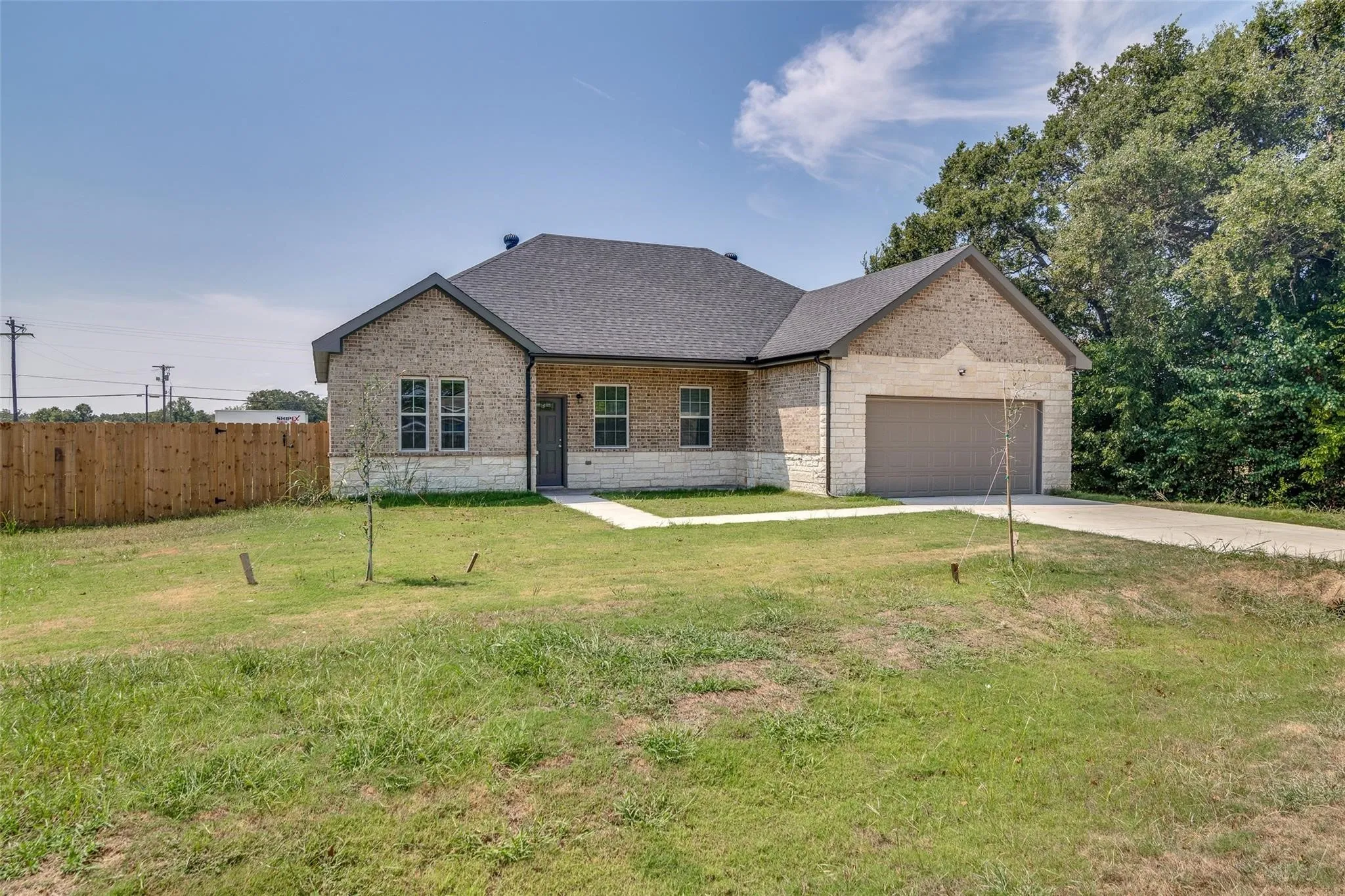 Single Family Residence For Sale in Hunt County , 701 Lakeland Drive, West Tawakoni, Texas 75474, 3 Bedroom, 2 Bathroom, 2 Garage spaces, 1,652 Sqft, built in 2023, mls#21394029, Real Estate Agent in West Tawakoni, Homes For Sale in Hunt county, Homes For Sale in West Tawakoni, Realtor in West Tawakoni Texas, Real Estate Brokerage Independent Realty Texas, Luminita Cordes Realtor