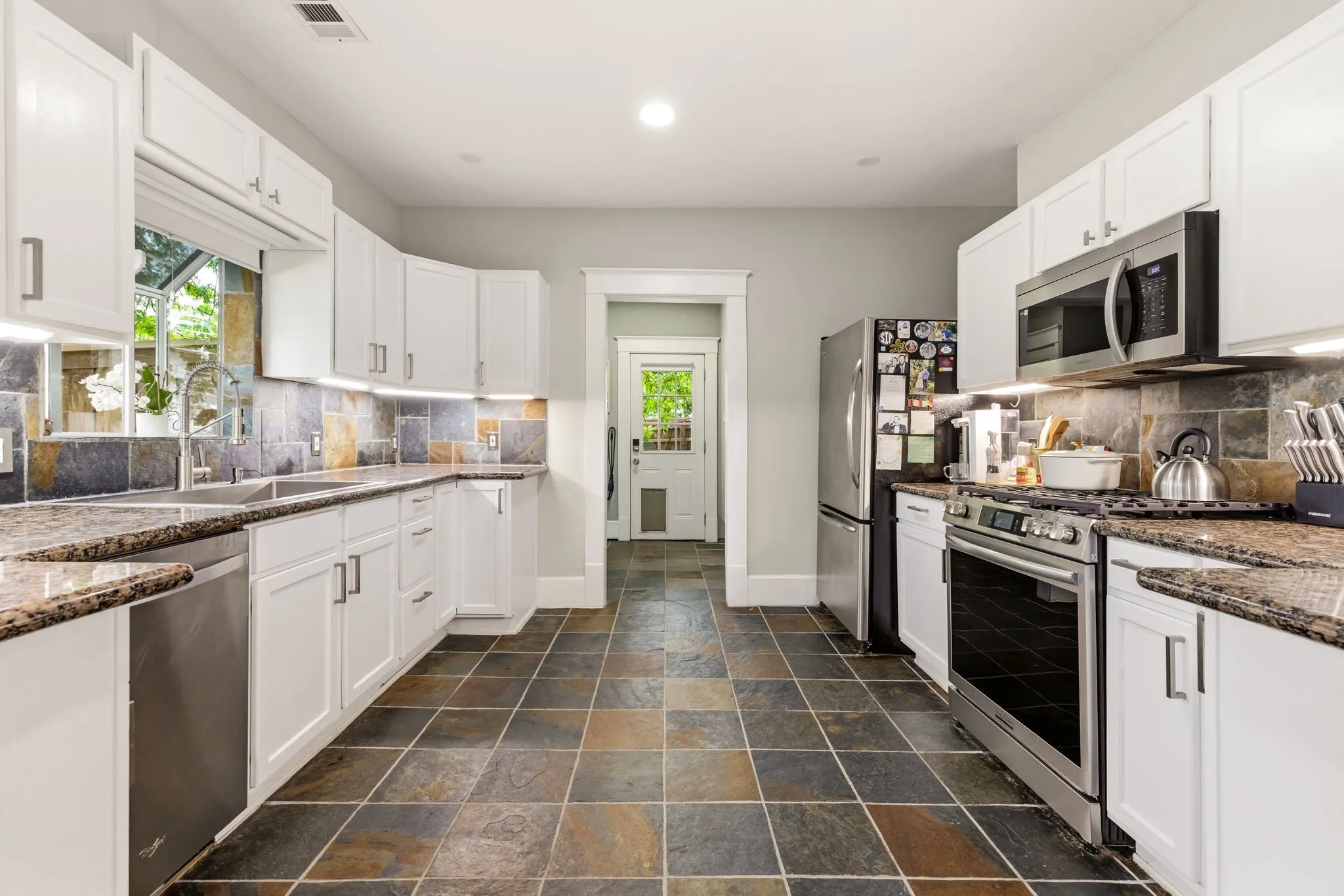Single Family Residence For Sale in Dallas County , 5701 Velasco Avenue, Dallas, Texas 75206, 2 Bedroom, 2 Bathroom, Garage spaces, 1,603 Sqft, built in 1919, mls#21395415, Real Estate Agent in Dallas, Homes For Sale in Dallas county, Homes For Sale in Dallas, Realtor in Dallas Texas, Real Estate Brokerage Independent Realty Texas, Luminita Cordes Realtor