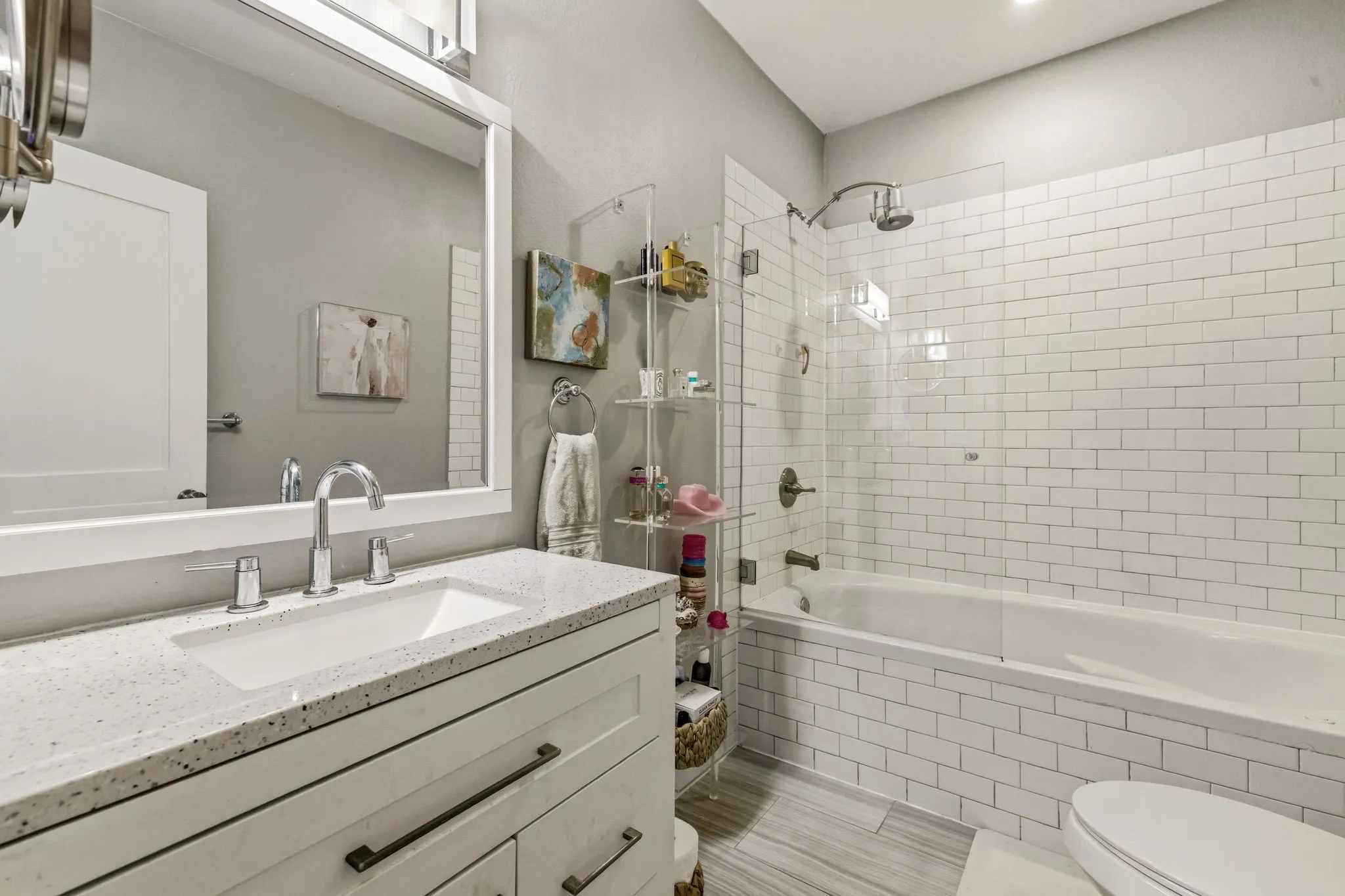 Single Family Residence For Sale in Dallas County , 5701 Velasco Avenue, Dallas, Texas 75206, 2 Bedroom, 2 Bathroom, Garage spaces, 1,603 Sqft, built in 1919, mls#21395415, Real Estate Agent in Dallas, Homes For Sale in Dallas county, Homes For Sale in Dallas, Realtor in Dallas Texas, Real Estate Brokerage Independent Realty Texas, Luminita Cordes Realtor