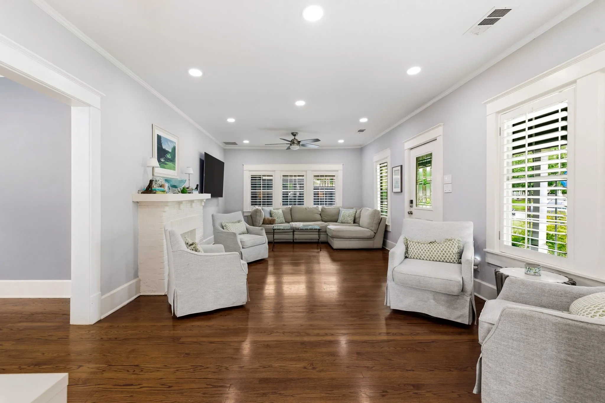 Single Family Residence For Sale in Dallas County , 5701 Velasco Avenue, Dallas, Texas 75206, 2 Bedroom, 2 Bathroom, Garage spaces, 1,603 Sqft, built in 1919, mls#21395415, Real Estate Agent in Dallas, Homes For Sale in Dallas county, Homes For Sale in Dallas, Realtor in Dallas Texas, Real Estate Brokerage Independent Realty Texas, Luminita Cordes Realtor