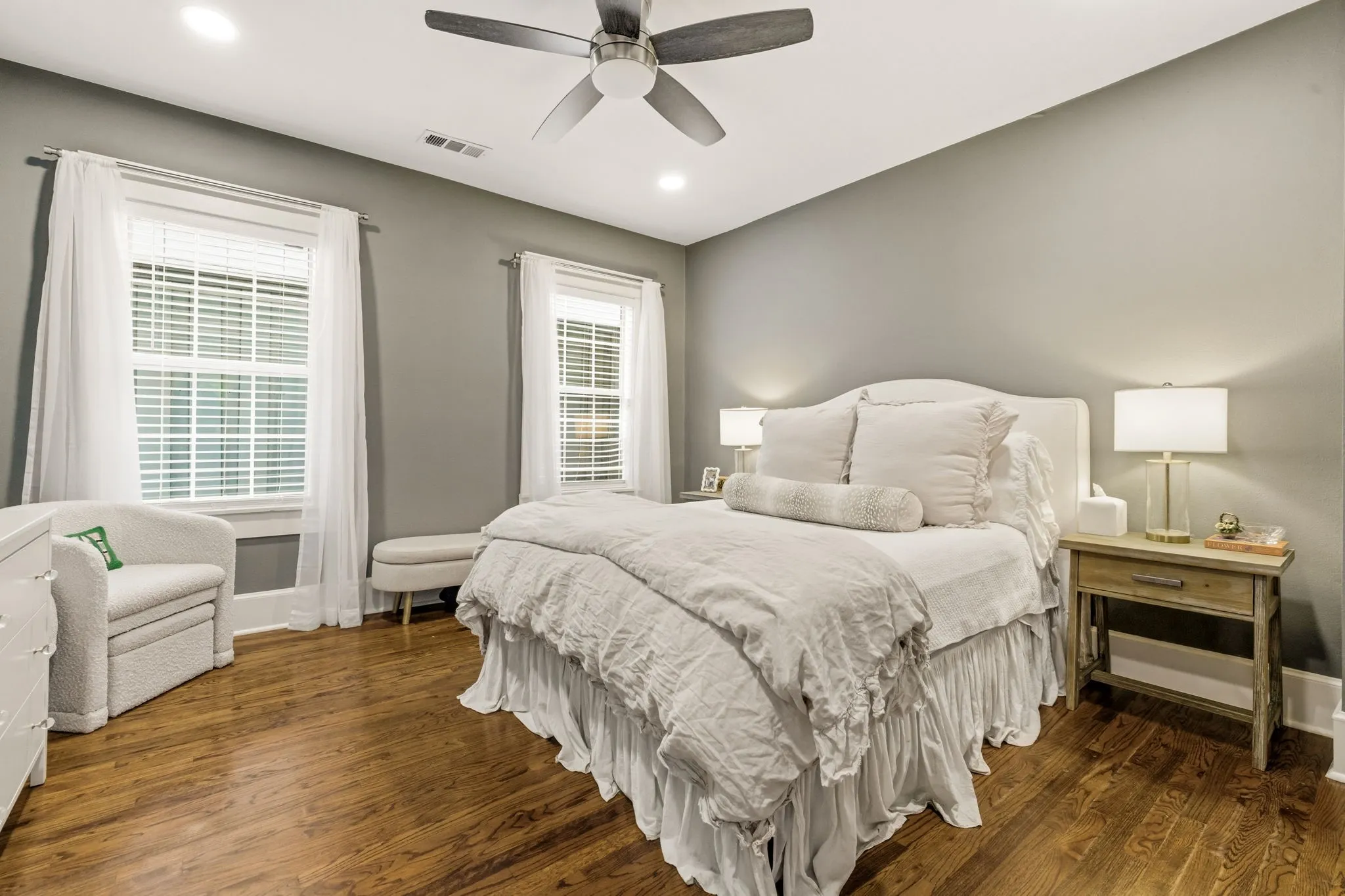 Single Family Residence For Sale in Dallas County , 5701 Velasco Avenue, Dallas, Texas 75206, 2 Bedroom, 2 Bathroom, Garage spaces, 1,603 Sqft, built in 1919, mls#21395415, Real Estate Agent in Dallas, Homes For Sale in Dallas county, Homes For Sale in Dallas, Realtor in Dallas Texas, Real Estate Brokerage Independent Realty Texas, Luminita Cordes Realtor