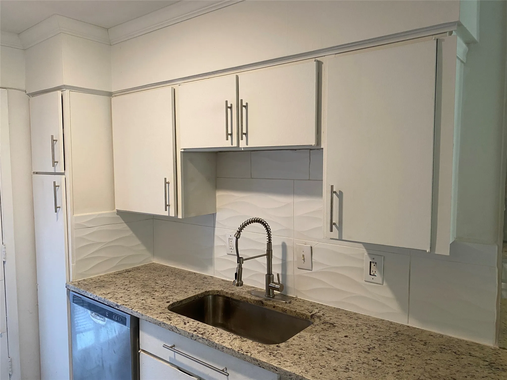 Condominium For Rent in Dallas County , 12888 Montfort Drive 216, Dallas, Texas 75230, 2 Bedroom, 2 Bathroom, Garage spaces, 1,044 Sqft, built in 1968, mls#21388916, Real Estate Agent in Dallas, Homes For Rent in Dallas county, Homes For Rent in Dallas, Realtor in Dallas Texas, Real Estate Brokerage Independent Realty Texas, Luminita Cordes Realtor