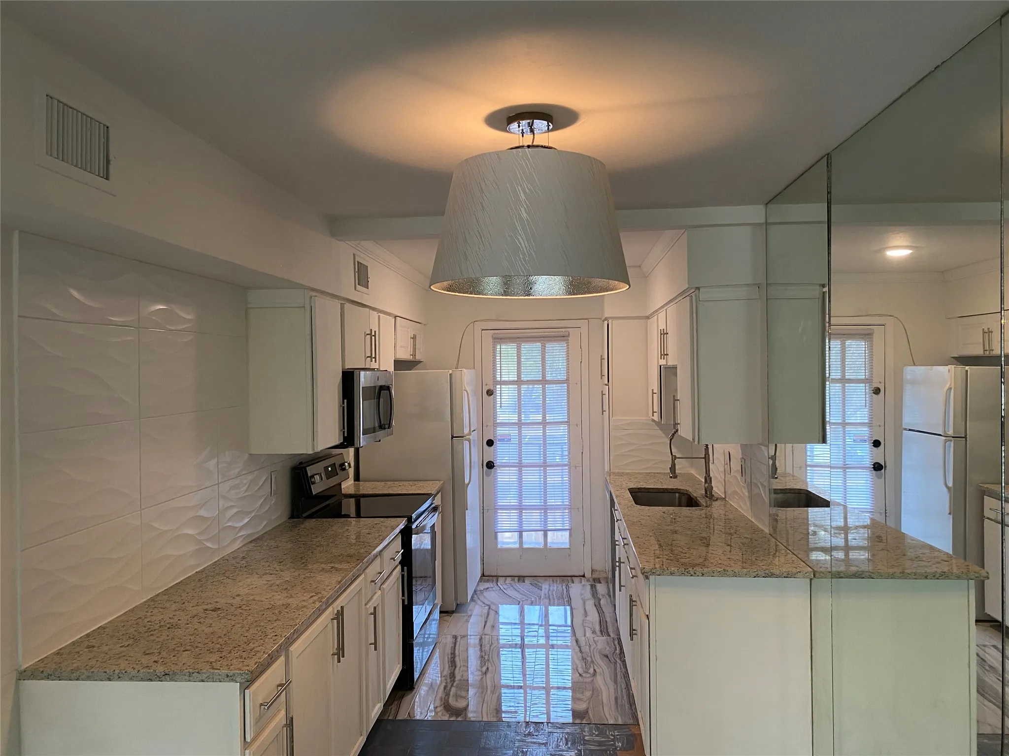 Condominium For Rent in Dallas County , 12888 Montfort Drive 216, Dallas, Texas 75230, 2 Bedroom, 2 Bathroom, Garage spaces, 1,044 Sqft, built in 1968, mls#21388916, Real Estate Agent in Dallas, Homes For Rent in Dallas county, Homes For Rent in Dallas, Realtor in Dallas Texas, Real Estate Brokerage Independent Realty Texas, Luminita Cordes Realtor
