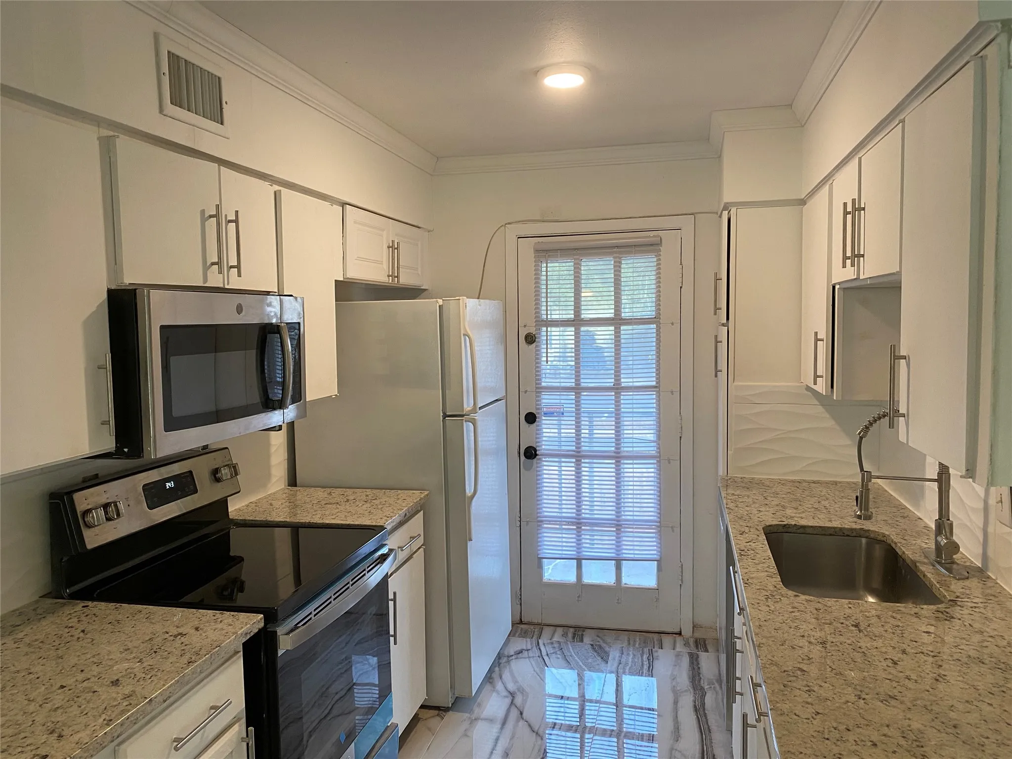 Condominium For Rent in Dallas County , 12888 Montfort Drive 216, Dallas, Texas 75230, 2 Bedroom, 2 Bathroom, Garage spaces, 1,044 Sqft, built in 1968, mls#21388916, Real Estate Agent in Dallas, Homes For Rent in Dallas county, Homes For Rent in Dallas, Realtor in Dallas Texas, Real Estate Brokerage Independent Realty Texas, Luminita Cordes Realtor