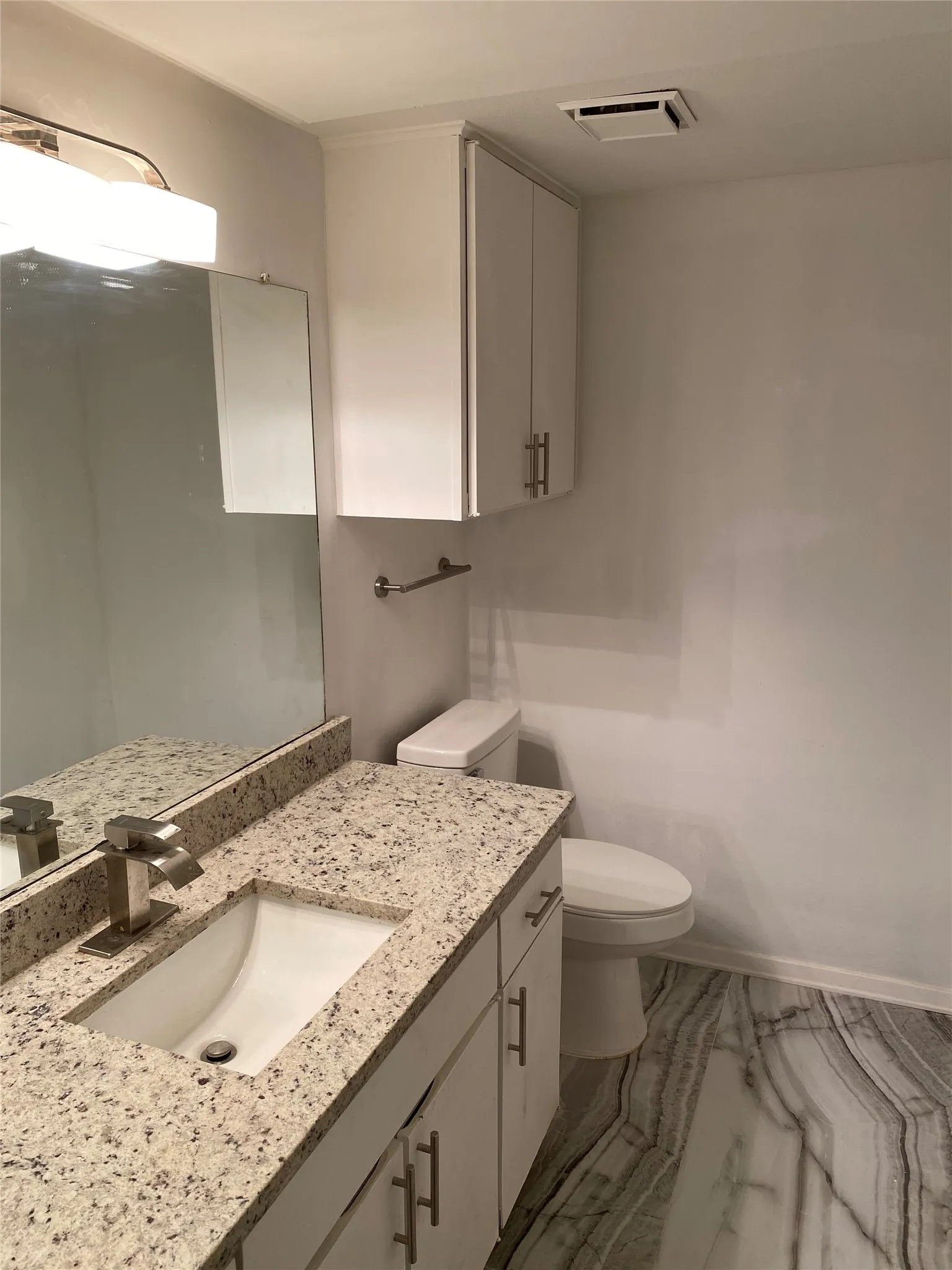 Condominium For Rent in Dallas County , 12888 Montfort Drive 216, Dallas, Texas 75230, 2 Bedroom, 2 Bathroom, Garage spaces, 1,044 Sqft, built in 1968, mls#21388916, Real Estate Agent in Dallas, Homes For Rent in Dallas county, Homes For Rent in Dallas, Realtor in Dallas Texas, Real Estate Brokerage Independent Realty Texas, Luminita Cordes Realtor