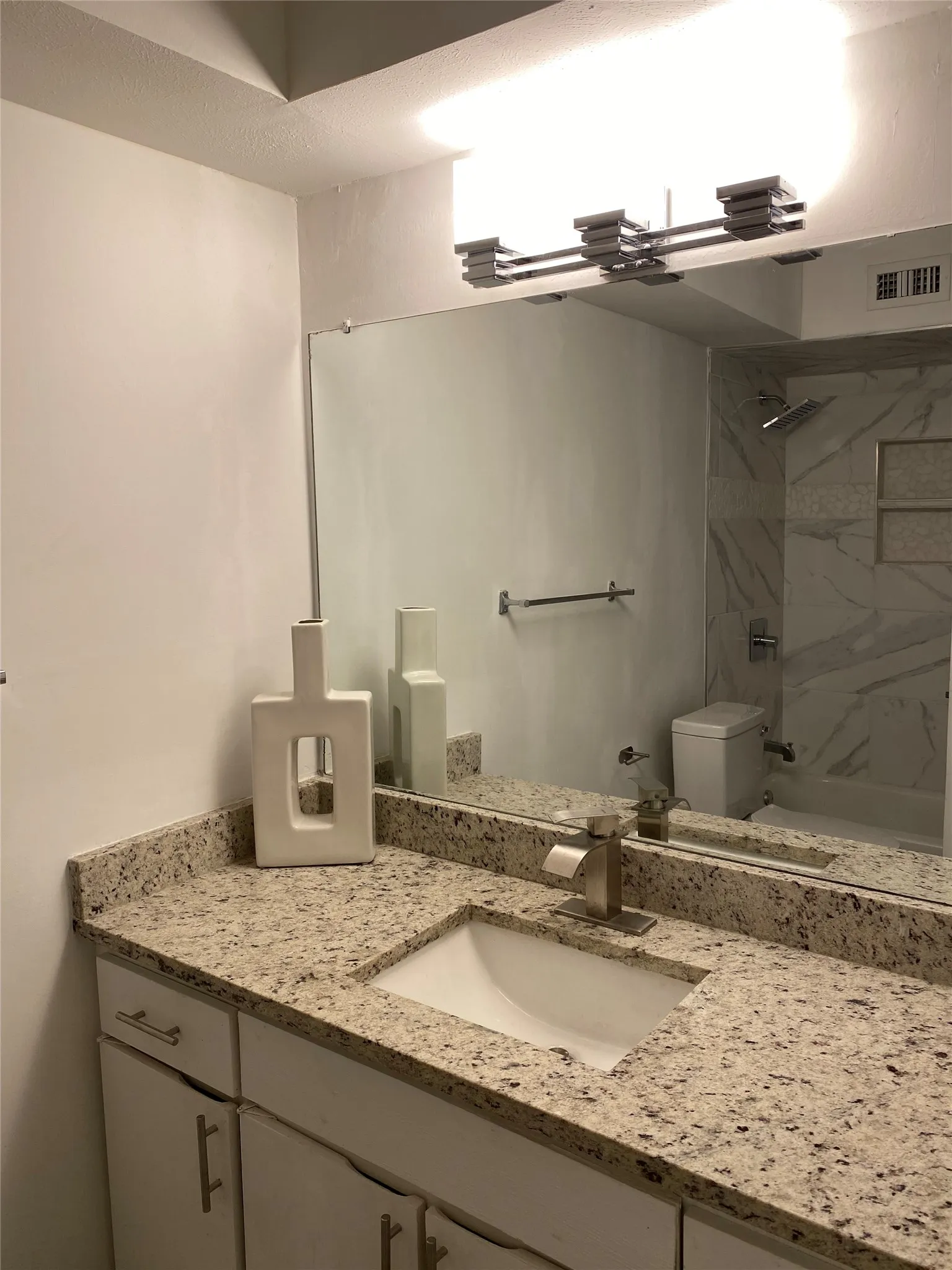 Condominium For Rent in Dallas County , 12888 Montfort Drive 216, Dallas, Texas 75230, 2 Bedroom, 2 Bathroom, Garage spaces, 1,044 Sqft, built in 1968, mls#21388916, Real Estate Agent in Dallas, Homes For Rent in Dallas county, Homes For Rent in Dallas, Realtor in Dallas Texas, Real Estate Brokerage Independent Realty Texas, Luminita Cordes Realtor