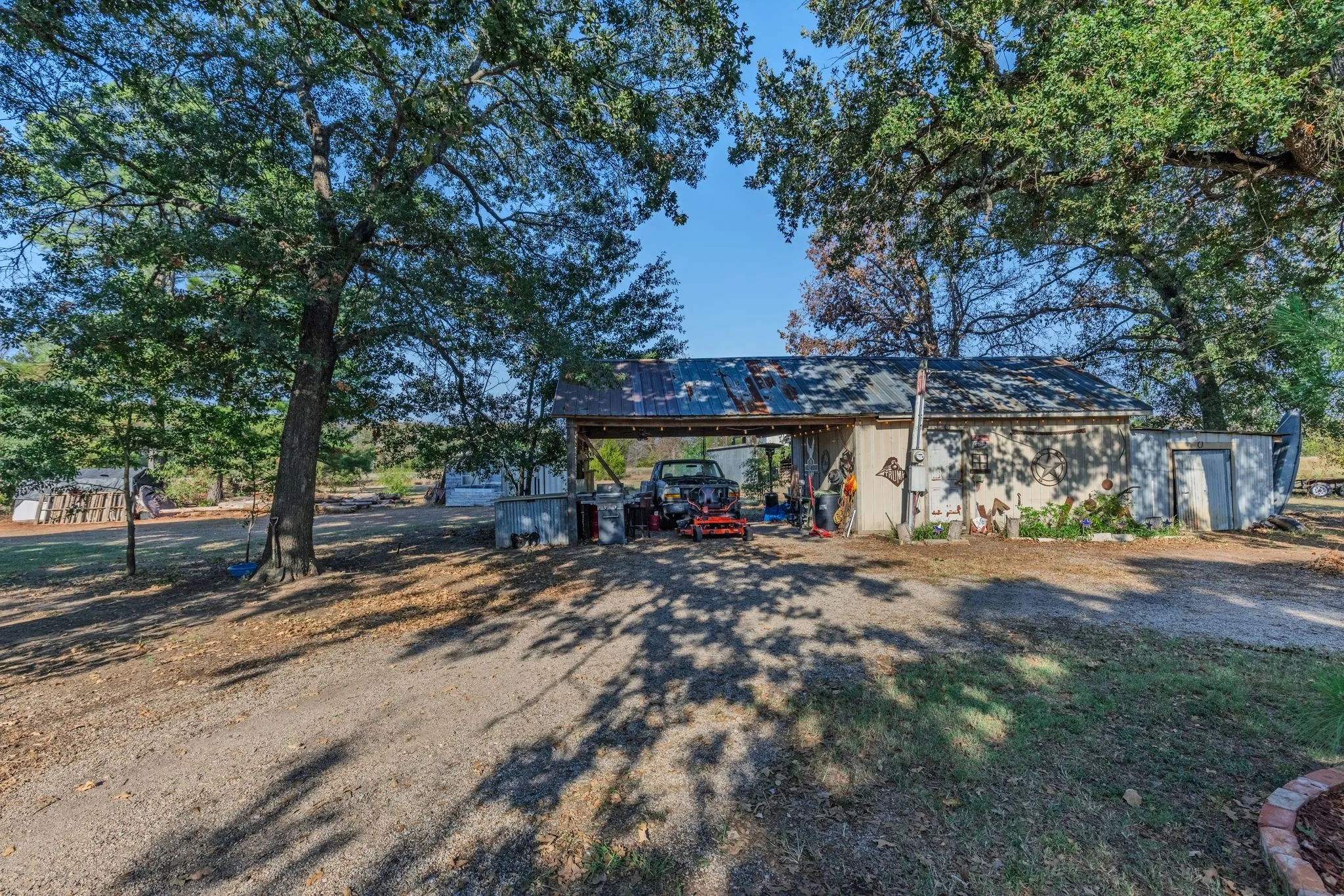Mobile Home For Sale in Hunt County , 7161 County Road 3223, Lone Oak, Texas 75453, 3 Bedroom, 2 Bathroom, Garage spaces, 1,960 Sqft, built in 1996, mls#21395577, Real Estate Agent in Lone Oak, Homes For Sale in Hunt county, Homes For Sale in Lone Oak, Realtor in Lone Oak Texas, Real Estate Brokerage Independent Realty Texas, Luminita Cordes Realtor