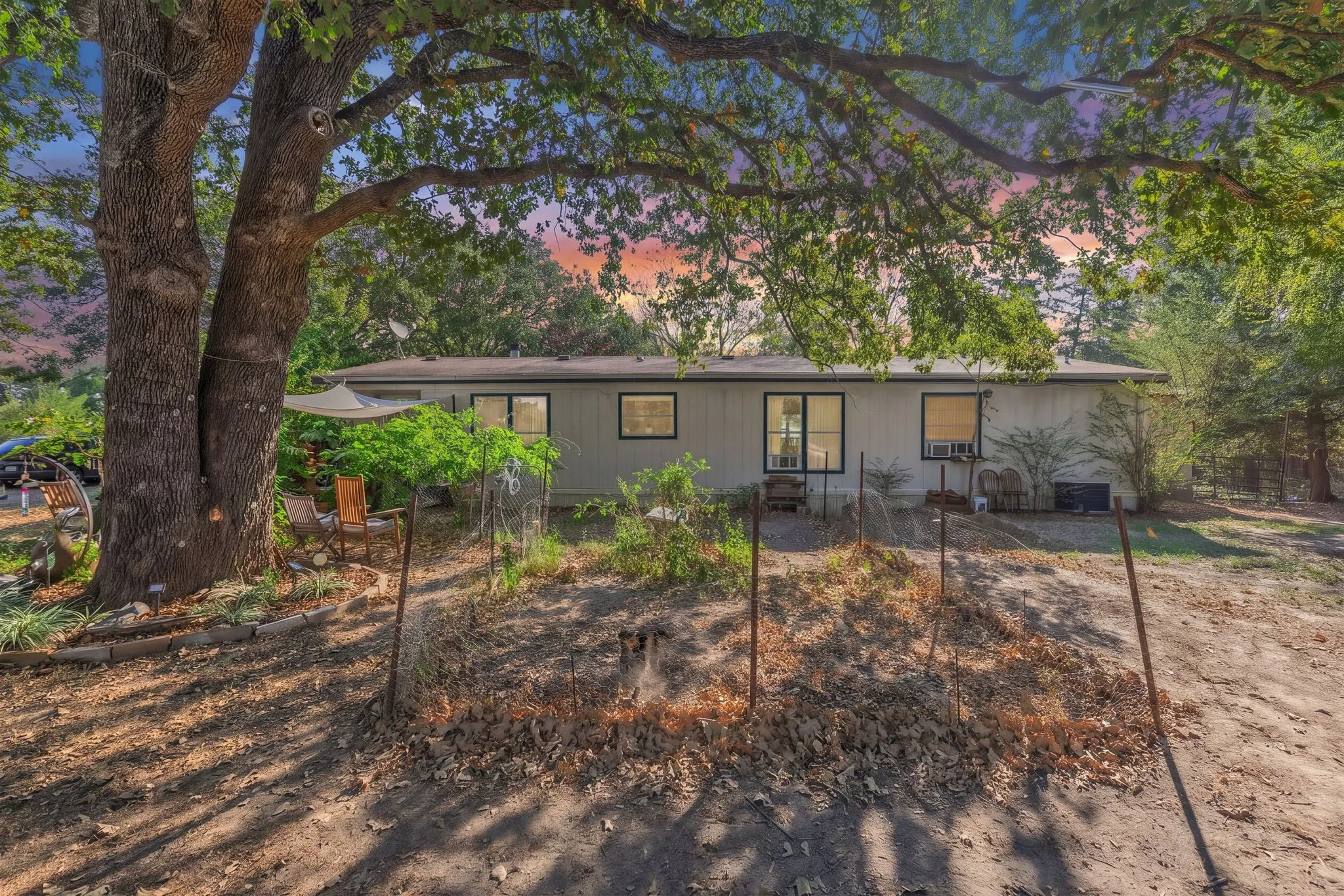 Mobile Home For Sale in Hunt County , 7161 County Road 3223, Lone Oak, Texas 75453, 3 Bedroom, 2 Bathroom, Garage spaces, 1,960 Sqft, built in 1996, mls#21395577, Real Estate Agent in Lone Oak, Homes For Sale in Hunt county, Homes For Sale in Lone Oak, Realtor in Lone Oak Texas, Real Estate Brokerage Independent Realty Texas, Luminita Cordes Realtor