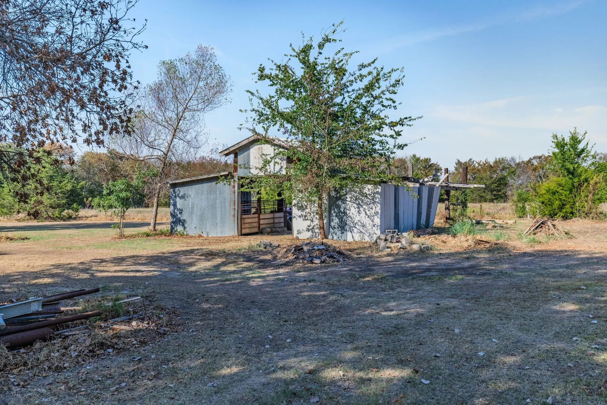 Mobile Home For Sale in Hunt County , 7161 County Road 3223, Lone Oak, Texas 75453, 3 Bedroom, 2 Bathroom, Garage spaces, 1,960 Sqft, built in 1996, mls#21395577, Real Estate Agent in Lone Oak, Homes For Sale in Hunt county, Homes For Sale in Lone Oak, Realtor in Lone Oak Texas, Real Estate Brokerage Independent Realty Texas, Luminita Cordes Realtor