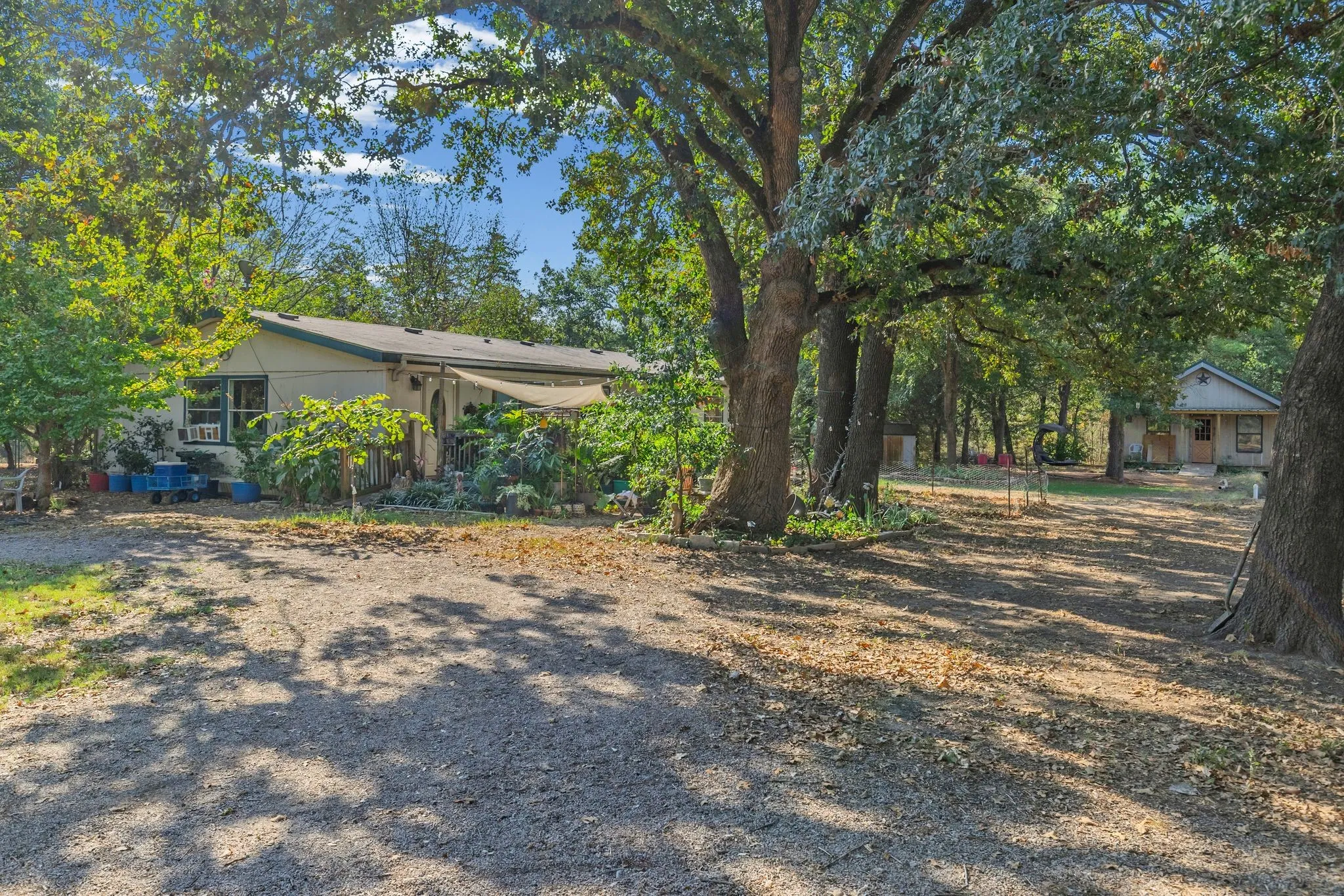 Mobile Home For Sale in Hunt County , 7161 County Road 3223, Lone Oak, Texas 75453, 3 Bedroom, 2 Bathroom, Garage spaces, 1,960 Sqft, built in 1996, mls#21395577, Real Estate Agent in Lone Oak, Homes For Sale in Hunt county, Homes For Sale in Lone Oak, Realtor in Lone Oak Texas, Real Estate Brokerage Independent Realty Texas, Luminita Cordes Realtor