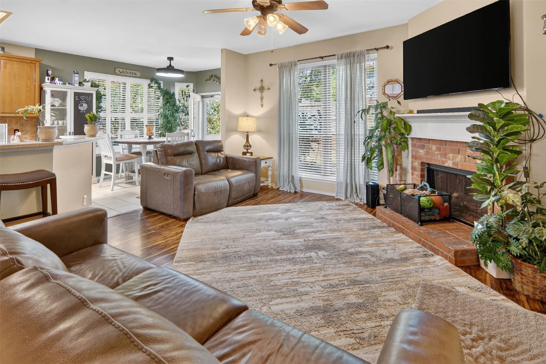 Single Family Residence For Sale in Tarrant County , 6505 Aberdeen Drive, North Richland Hills, Texas 76180, 4 Bedroom, 3 Bathroom, 2 Garage spaces, 2,515 Sqft, built in 2002, mls#21394634, Real Estate Agent in North Richland Hills, Homes For Sale in Tarrant county, Homes For Sale in North Richland Hills, Realtor in North Richland Hills Texas, Real Estate Brokerage Independent Realty Texas, Luminita Cordes Realtor