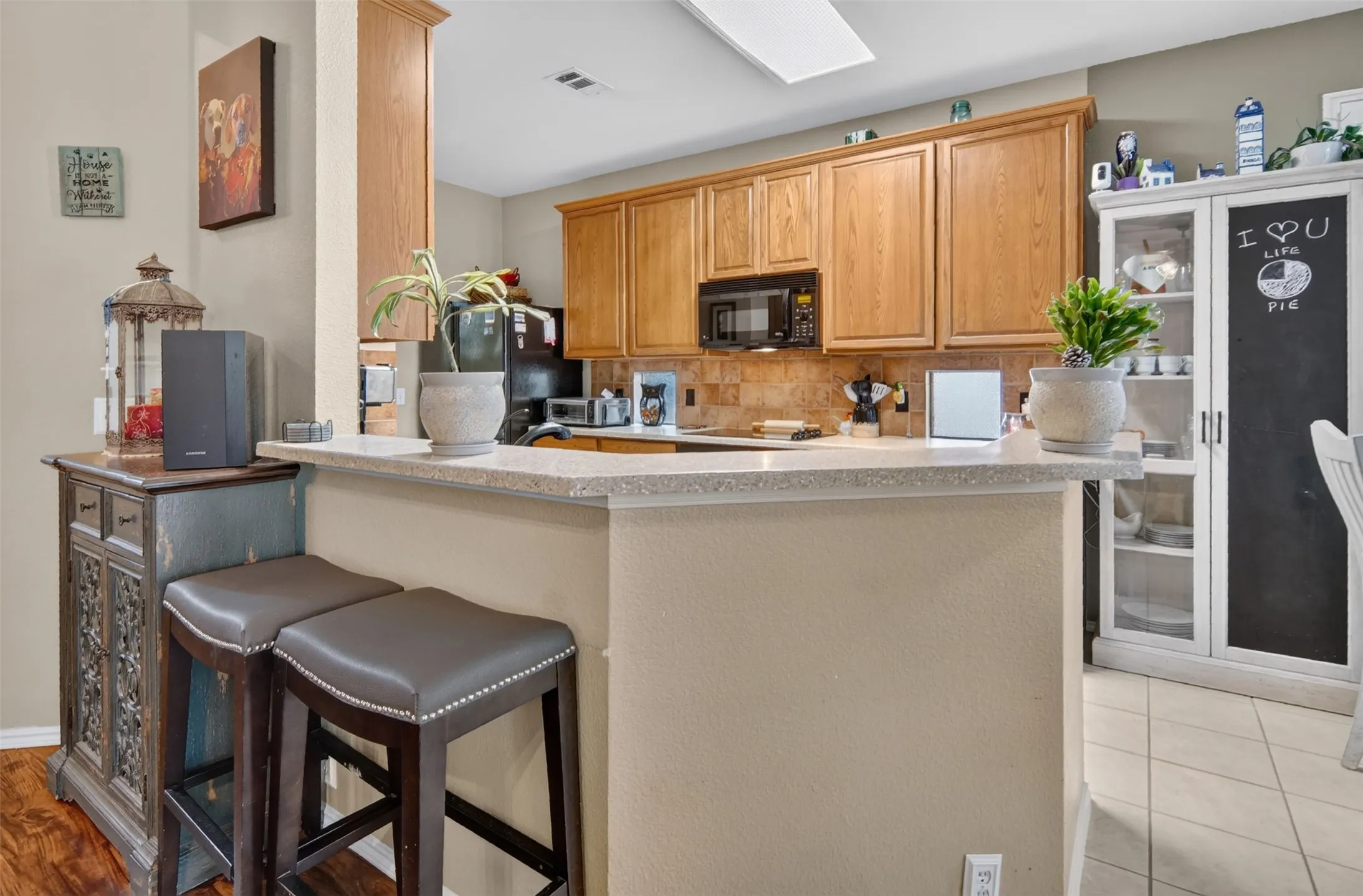 Single Family Residence For Sale in Tarrant County , 6505 Aberdeen Drive, North Richland Hills, Texas 76180, 4 Bedroom, 3 Bathroom, 2 Garage spaces, 2,515 Sqft, built in 2002, mls#21394634, Real Estate Agent in North Richland Hills, Homes For Sale in Tarrant county, Homes For Sale in North Richland Hills, Realtor in North Richland Hills Texas, Real Estate Brokerage Independent Realty Texas, Luminita Cordes Realtor