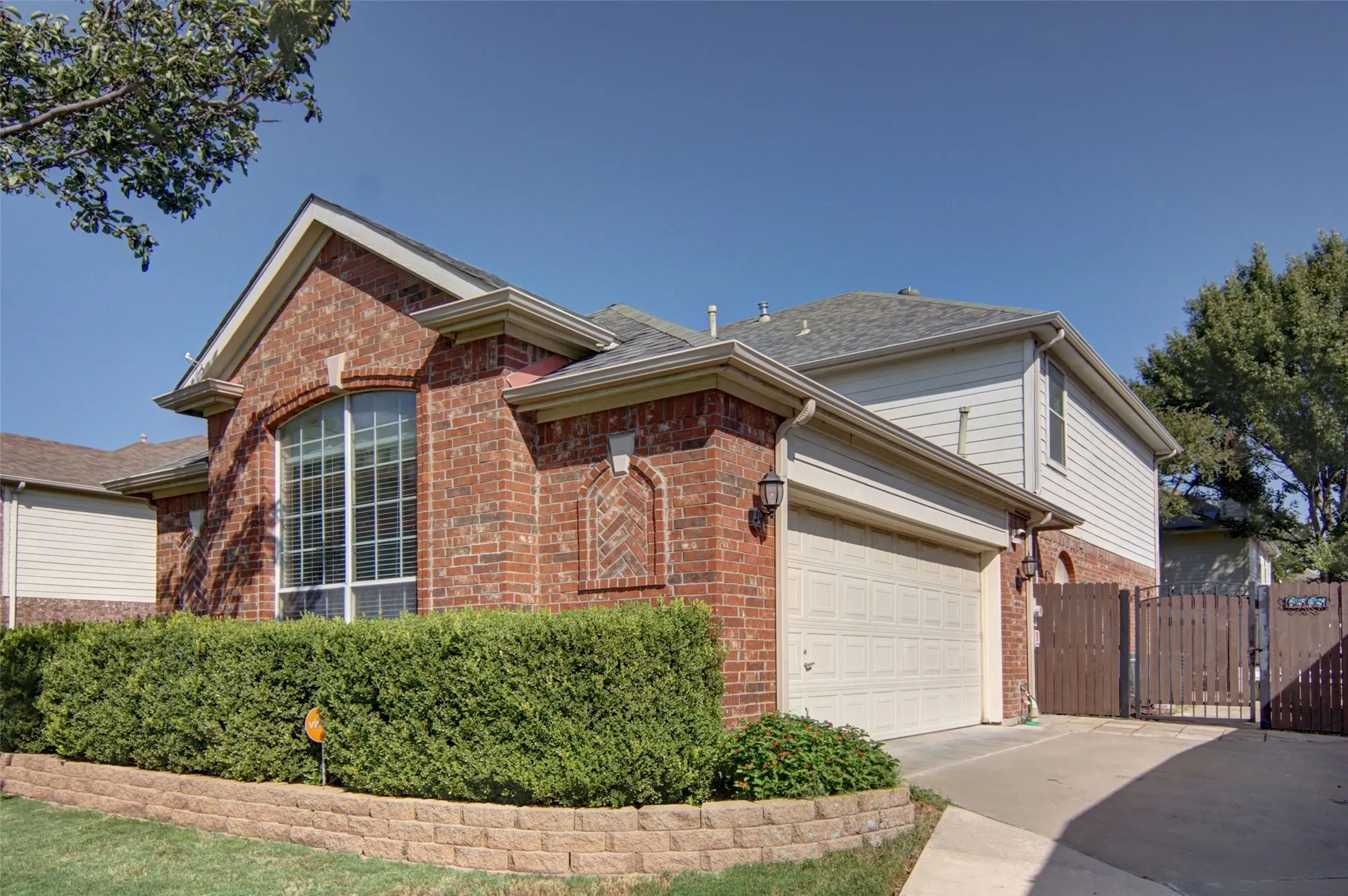 Single Family Residence For Sale in Tarrant County , 6505 Aberdeen Drive, North Richland Hills, Texas 76180, 4 Bedroom, 3 Bathroom, 2 Garage spaces, 2,515 Sqft, built in 2002, mls#21394634, Real Estate Agent in North Richland Hills, Homes For Sale in Tarrant county, Homes For Sale in North Richland Hills, Realtor in North Richland Hills Texas, Real Estate Brokerage Independent Realty Texas, Luminita Cordes Realtor