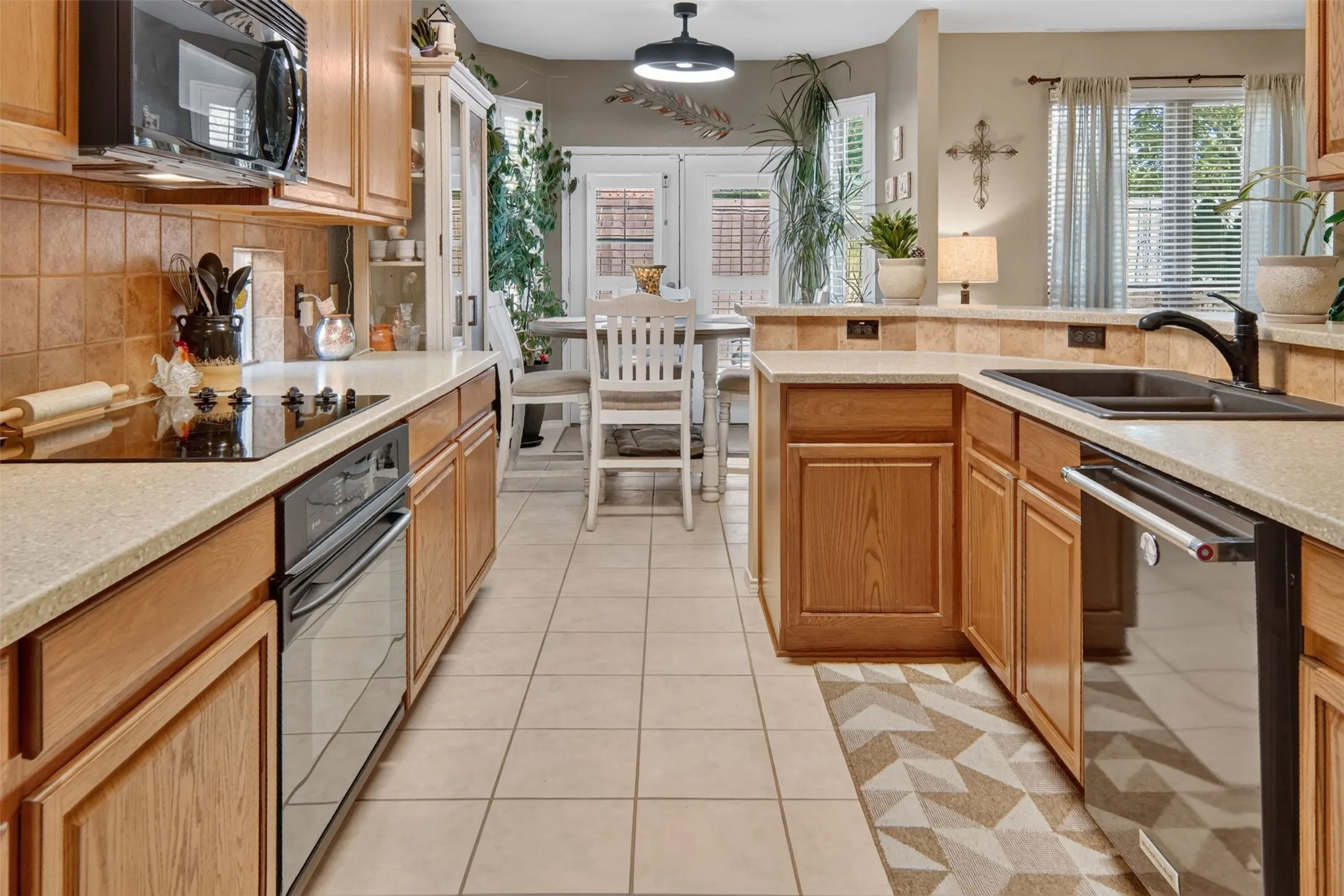 Single Family Residence For Sale in Tarrant County , 6505 Aberdeen Drive, North Richland Hills, Texas 76180, 4 Bedroom, 3 Bathroom, 2 Garage spaces, 2,515 Sqft, built in 2002, mls#21394634, Real Estate Agent in North Richland Hills, Homes For Sale in Tarrant county, Homes For Sale in North Richland Hills, Realtor in North Richland Hills Texas, Real Estate Brokerage Independent Realty Texas, Luminita Cordes Realtor