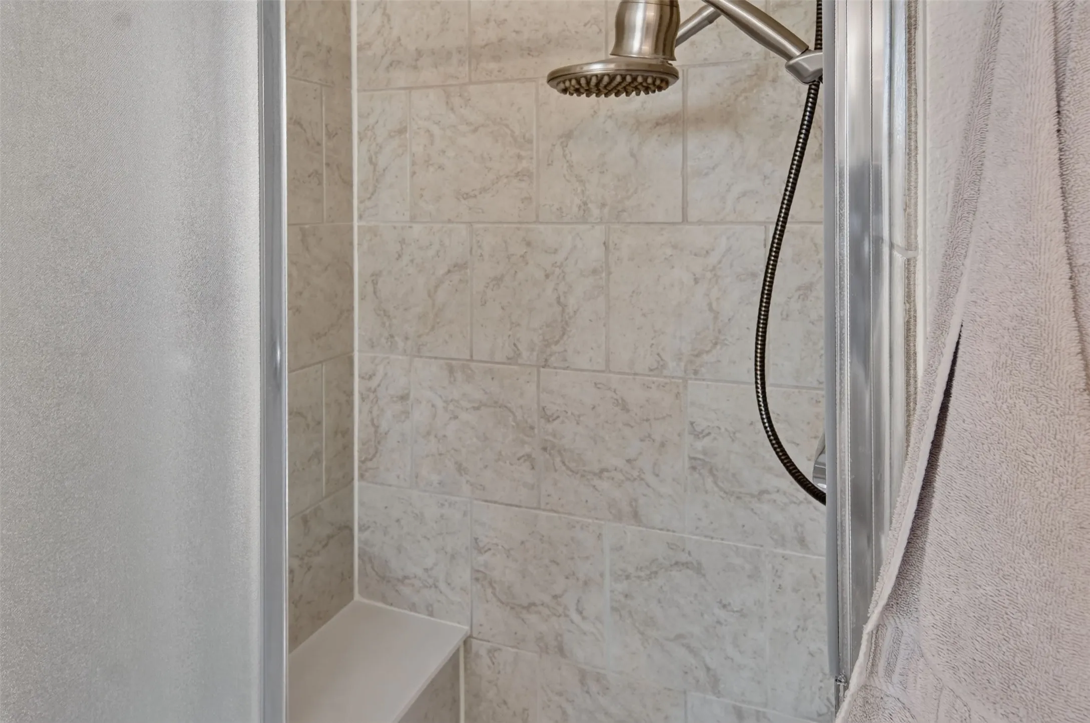 Single Family Residence For Sale in Tarrant County , 6505 Aberdeen Drive, North Richland Hills, Texas 76180, 4 Bedroom, 3 Bathroom, 2 Garage spaces, 2,515 Sqft, built in 2002, mls#21394634, Real Estate Agent in North Richland Hills, Homes For Sale in Tarrant county, Homes For Sale in North Richland Hills, Realtor in North Richland Hills Texas, Real Estate Brokerage Independent Realty Texas, Luminita Cordes Realtor