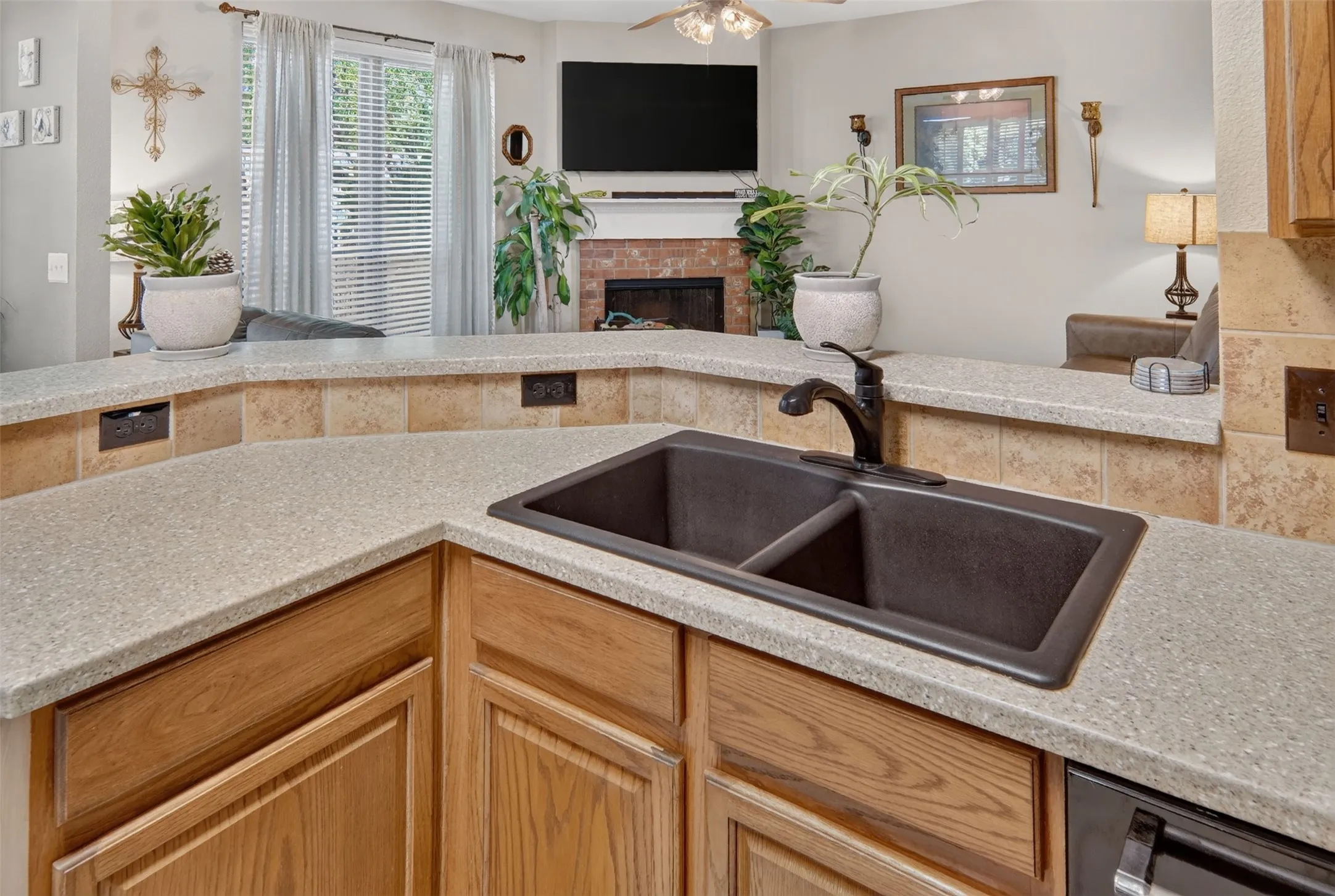 Single Family Residence For Sale in Tarrant County , 6505 Aberdeen Drive, North Richland Hills, Texas 76180, 4 Bedroom, 3 Bathroom, 2 Garage spaces, 2,515 Sqft, built in 2002, mls#21394634, Real Estate Agent in North Richland Hills, Homes For Sale in Tarrant county, Homes For Sale in North Richland Hills, Realtor in North Richland Hills Texas, Real Estate Brokerage Independent Realty Texas, Luminita Cordes Realtor