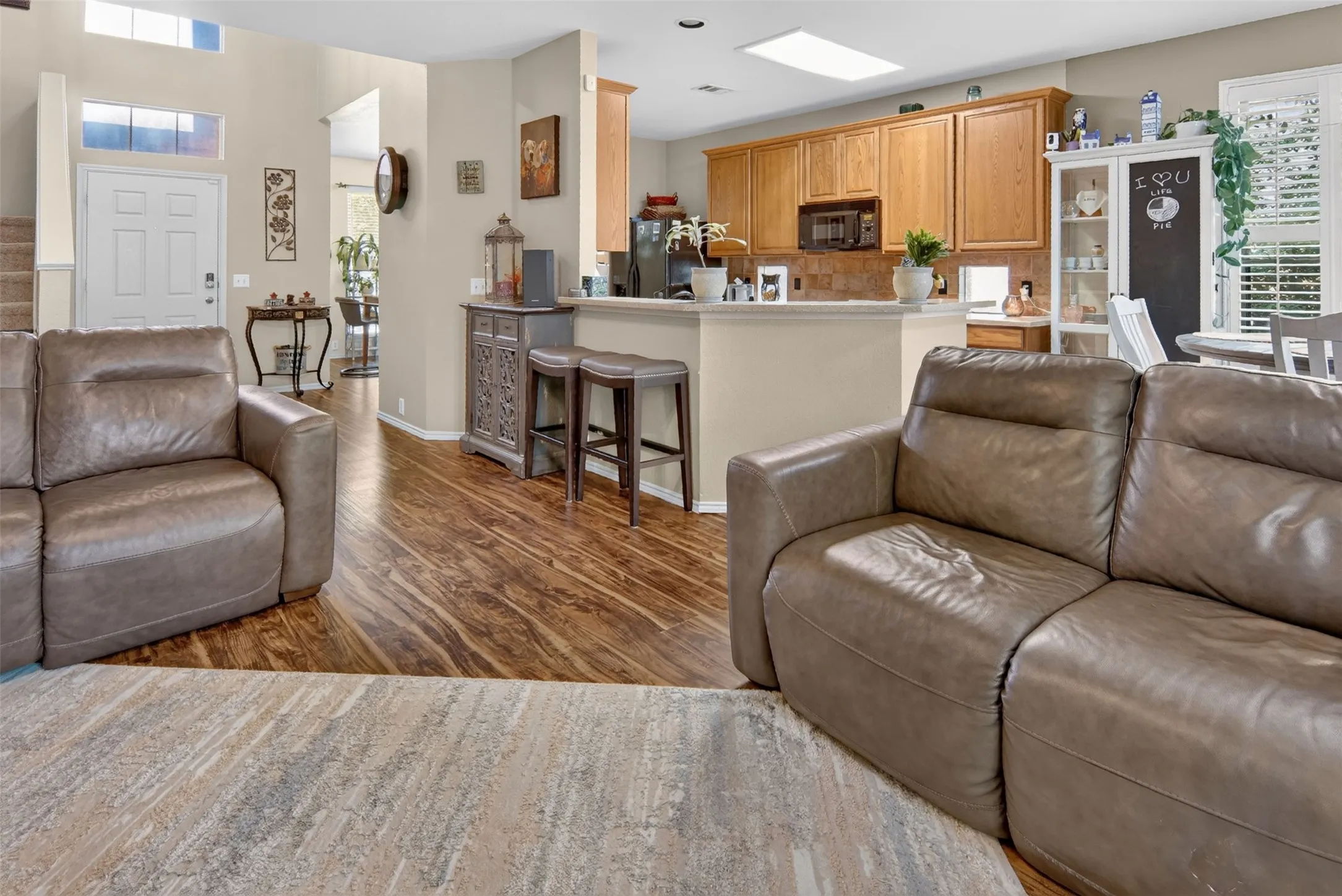 Single Family Residence For Sale in Tarrant County , 6505 Aberdeen Drive, North Richland Hills, Texas 76180, 4 Bedroom, 3 Bathroom, 2 Garage spaces, 2,515 Sqft, built in 2002, mls#21394634, Real Estate Agent in North Richland Hills, Homes For Sale in Tarrant county, Homes For Sale in North Richland Hills, Realtor in North Richland Hills Texas, Real Estate Brokerage Independent Realty Texas, Luminita Cordes Realtor