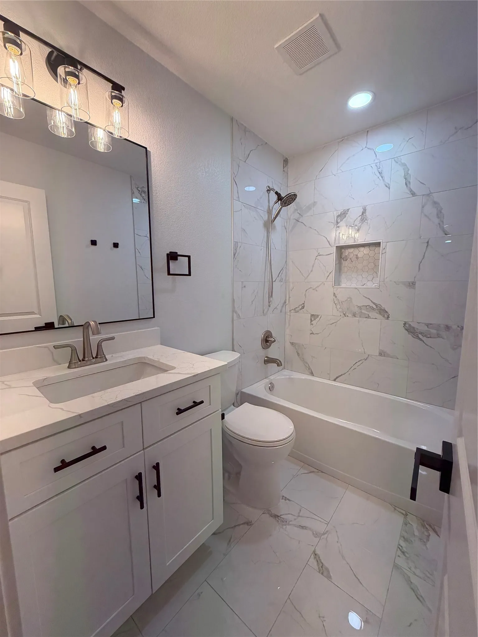 Single Family Residence For Sale in Hood County , 3007 Rockwood Drive, Granbury, Texas 76048, 3 Bedroom, 2 Bathroom, Garage spaces, 1,320 Sqft, built in 2023, mls#21395363, Real Estate Agent in Granbury, Homes For Sale in Hood county, Homes For Sale in Granbury, Realtor in Granbury Texas, Real Estate Brokerage Independent Realty Texas, Luminita Cordes Realtor
