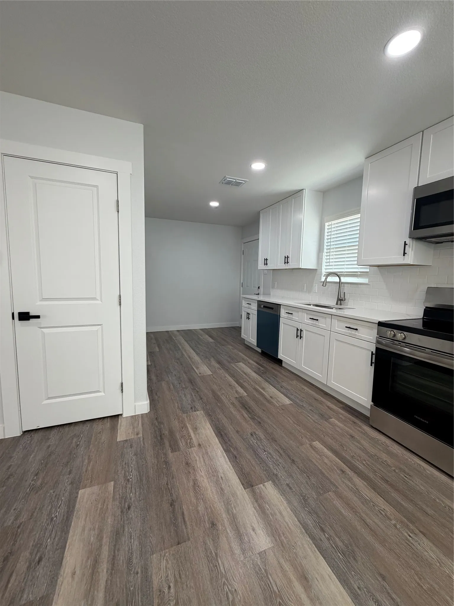 Single Family Residence For Sale in Hood County , 3007 Rockwood Drive, Granbury, Texas 76048, 3 Bedroom, 2 Bathroom, Garage spaces, 1,320 Sqft, built in 2023, mls#21395363, Real Estate Agent in Granbury, Homes For Sale in Hood county, Homes For Sale in Granbury, Realtor in Granbury Texas, Real Estate Brokerage Independent Realty Texas, Luminita Cordes Realtor