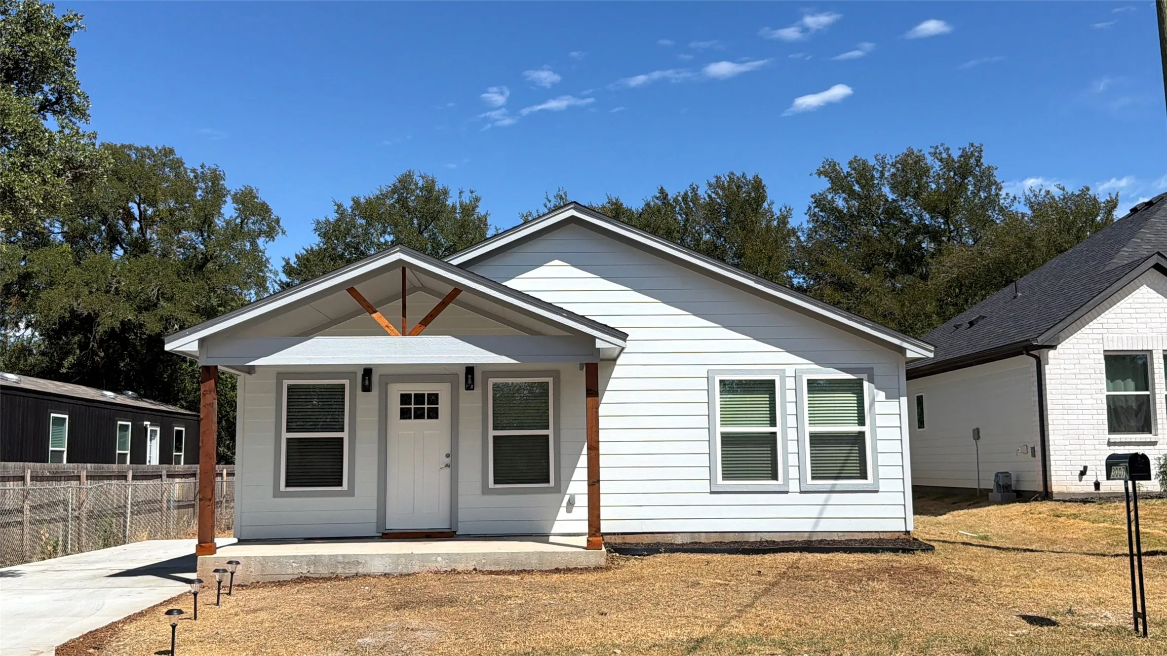 Single Family Residence For Sale in Hood County , 3007 Rockwood Drive, Granbury, Texas 76048, 3 Bedroom, 2 Bathroom, Garage spaces, 1,320 Sqft, built in 2023, mls#21395363, Real Estate Agent in Granbury, Homes For Sale in Hood county, Homes For Sale in Granbury, Realtor in Granbury Texas, Real Estate Brokerage Independent Realty Texas, Luminita Cordes Realtor