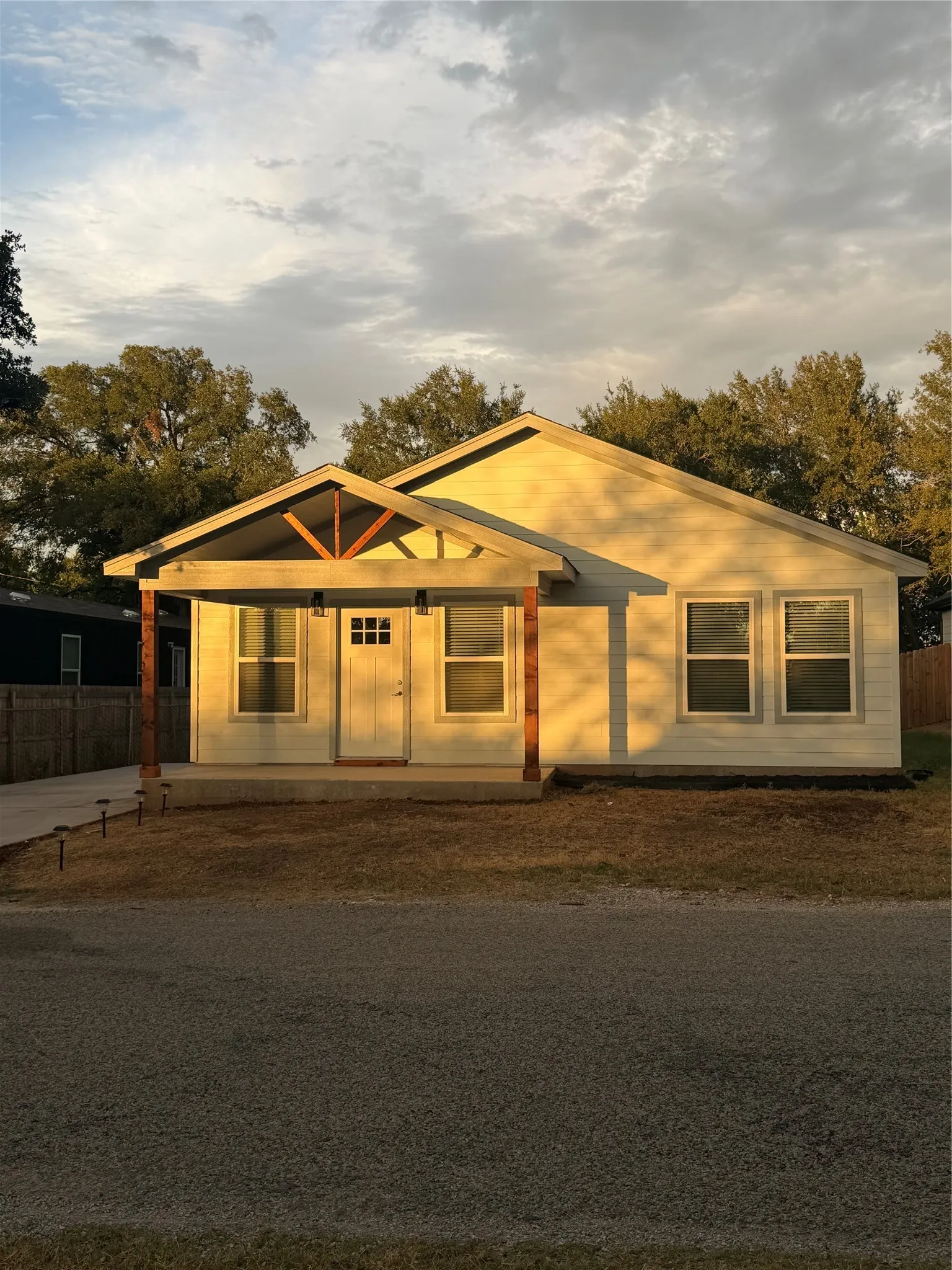 Single Family Residence For Sale in Hood County , 3007 Rockwood Drive, Granbury, Texas 76048, 3 Bedroom, 2 Bathroom, Garage spaces, 1,320 Sqft, built in 2023, mls#21395363, Real Estate Agent in Granbury, Homes For Sale in Hood county, Homes For Sale in Granbury, Realtor in Granbury Texas, Real Estate Brokerage Independent Realty Texas, Luminita Cordes Realtor