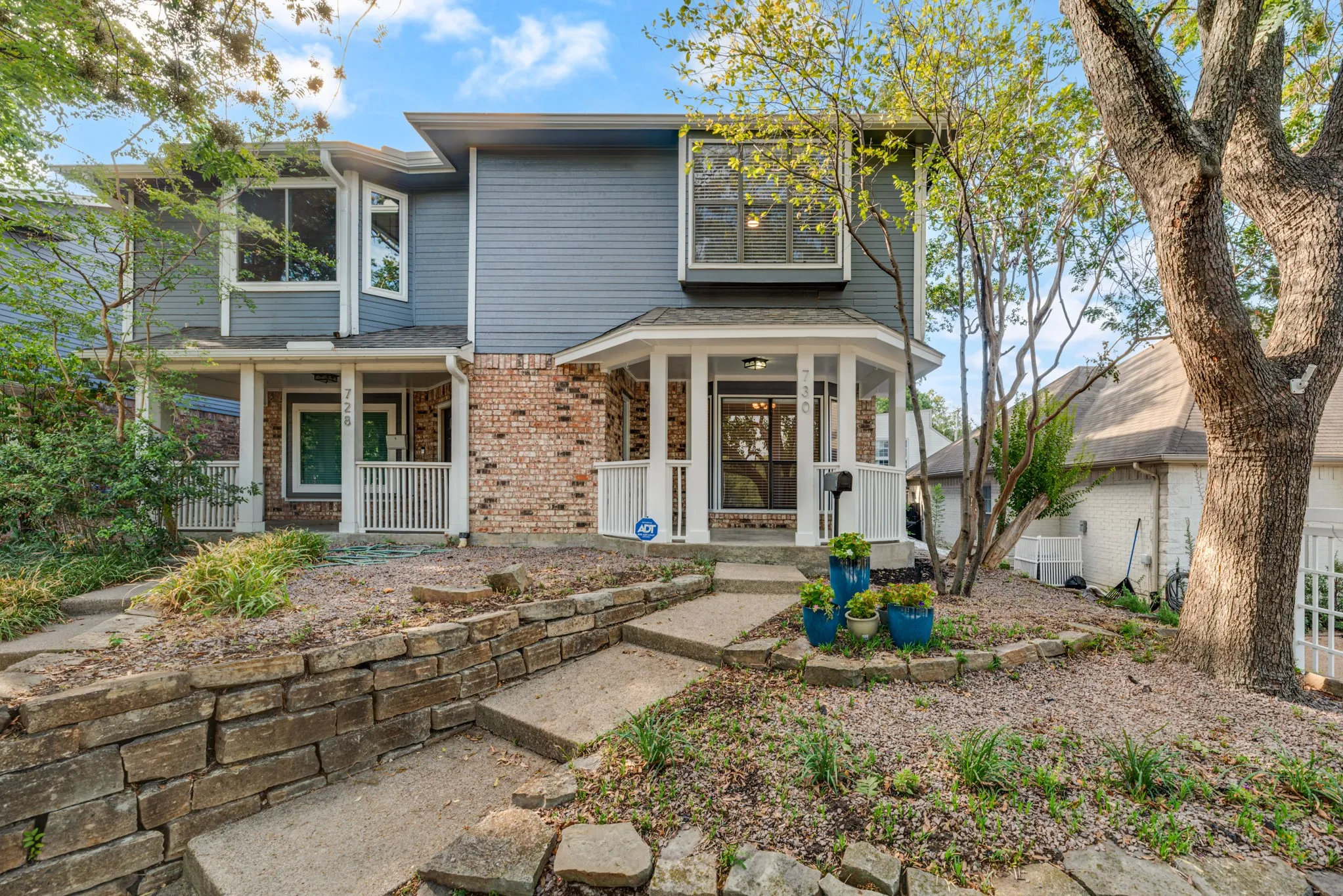 Single Family Residence For Sale in Dallas County , 730 W Canty Street, Dallas, Texas 75208, 2 Bedroom, 3 Bathroom, 2 Garage spaces, 1,557 Sqft, built in 1982, mls#21395548, Real Estate Agent in Dallas, Homes For Sale in Dallas county, Homes For Sale in Dallas, Realtor in Dallas Texas, Real Estate Brokerage Independent Realty Texas, Luminita Cordes Realtor