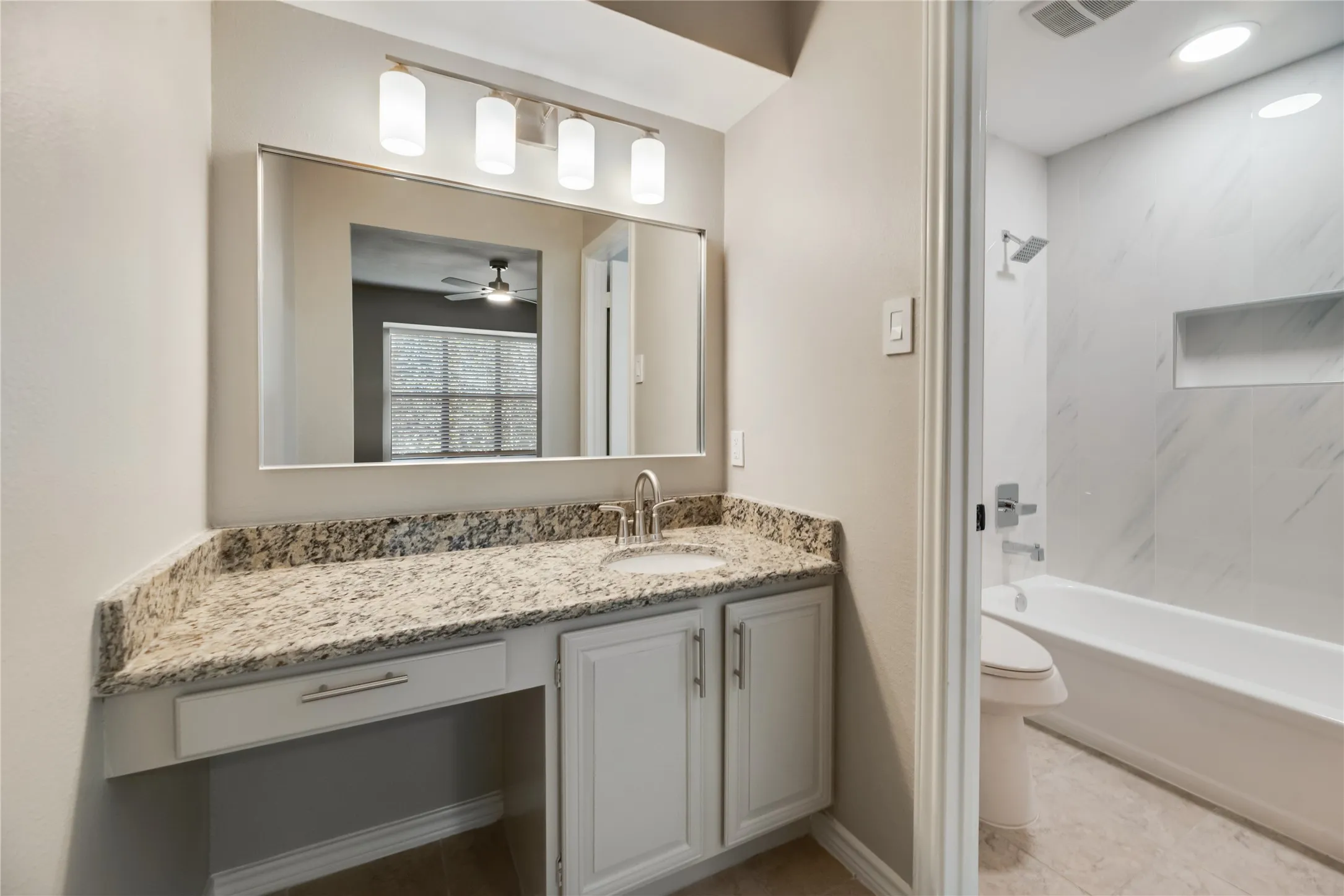 Single Family Residence For Sale in Dallas County , 730 W Canty Street, Dallas, Texas 75208, 2 Bedroom, 3 Bathroom, 2 Garage spaces, 1,557 Sqft, built in 1982, mls#21395548, Real Estate Agent in Dallas, Homes For Sale in Dallas county, Homes For Sale in Dallas, Realtor in Dallas Texas, Real Estate Brokerage Independent Realty Texas, Luminita Cordes Realtor
