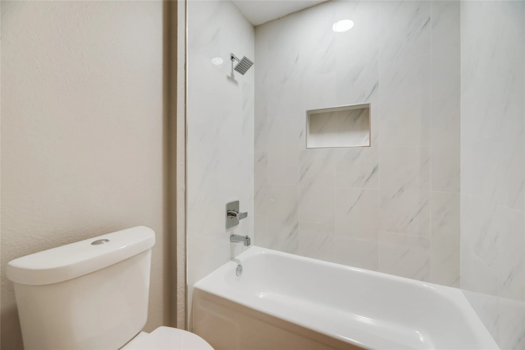 Single Family Residence For Sale in Dallas County , 730 W Canty Street, Dallas, Texas 75208, 2 Bedroom, 3 Bathroom, 2 Garage spaces, 1,557 Sqft, built in 1982, mls#21395548, Real Estate Agent in Dallas, Homes For Sale in Dallas county, Homes For Sale in Dallas, Realtor in Dallas Texas, Real Estate Brokerage Independent Realty Texas, Luminita Cordes Realtor