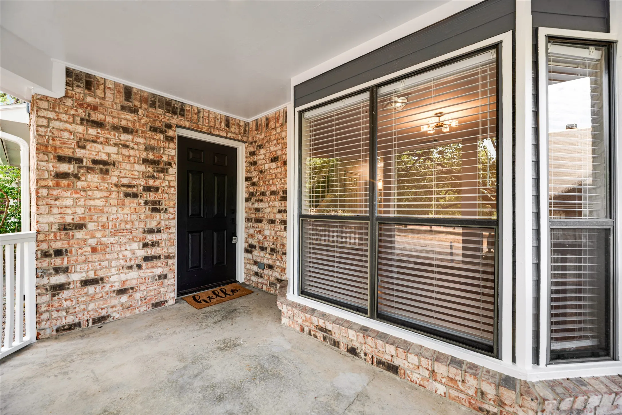 Single Family Residence For Sale in Dallas County , 730 W Canty Street, Dallas, Texas 75208, 2 Bedroom, 3 Bathroom, 2 Garage spaces, 1,557 Sqft, built in 1982, mls#21395548, Real Estate Agent in Dallas, Homes For Sale in Dallas county, Homes For Sale in Dallas, Realtor in Dallas Texas, Real Estate Brokerage Independent Realty Texas, Luminita Cordes Realtor
